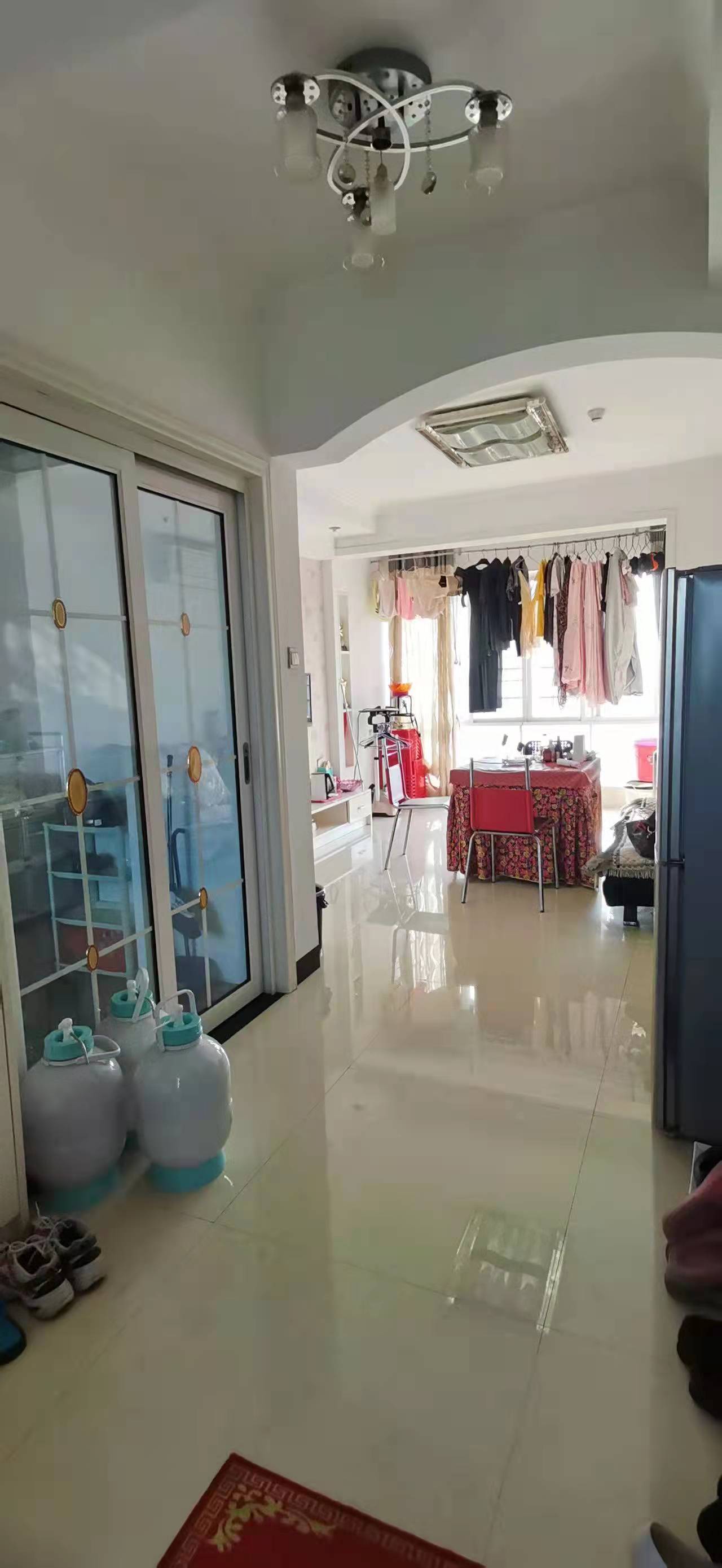 东方豪苑  2室1厅1卫    53.0万 东方豪苑  2室1厅1卫    53.0万客厅