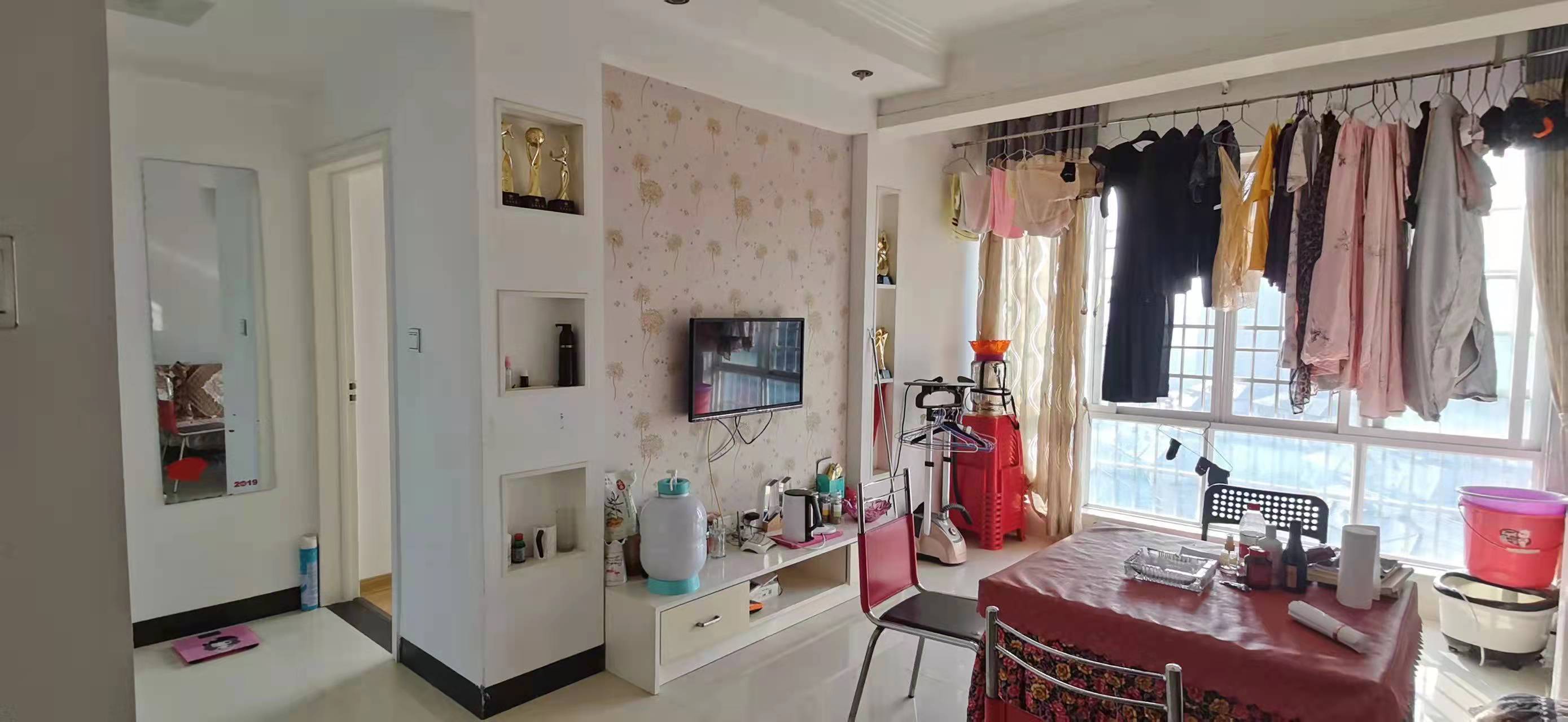 东方豪苑  2室1厅1卫    53.0万 东方豪苑  2室1厅1卫    53.0万客厅