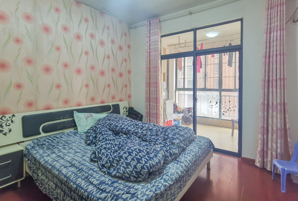 尚格名城香榭丽舍 3室2厅1卫 63.8万 尚格名城香榭丽舍 3室2厅1卫 63.8万客厅