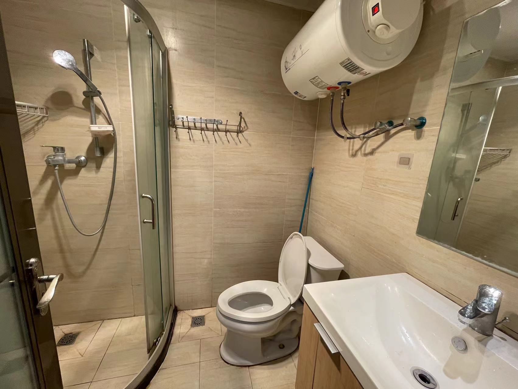 南湖国际4期  1室1厅1卫   1600.00元/月 南湖国际4期  1室1厅1卫   1600.00元/月室内图