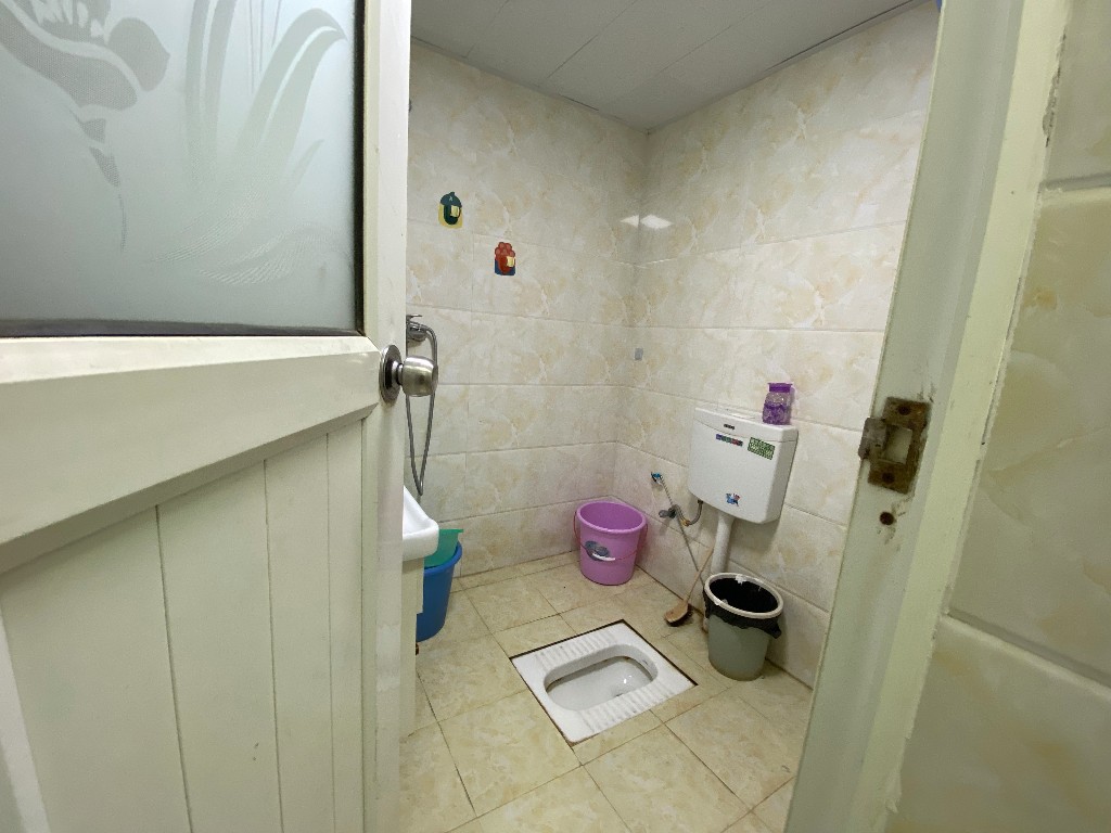 银丰大厦 3室2厅2卫 68.0万 银丰大厦 3室2厅2卫 68.0万客厅