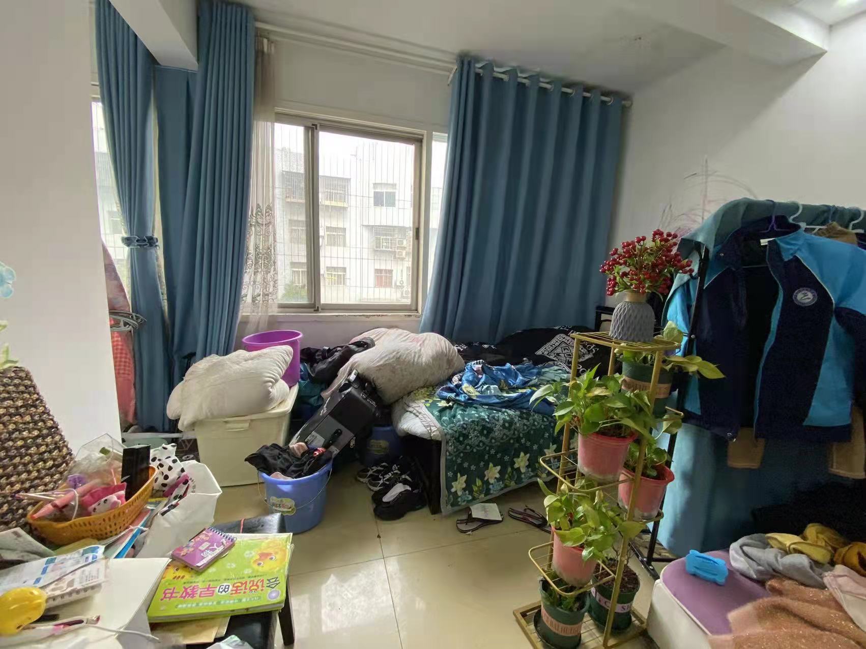 银丰大厦 3室2厅2卫 68.0万 银丰大厦 3室2厅2卫 68.0万客厅