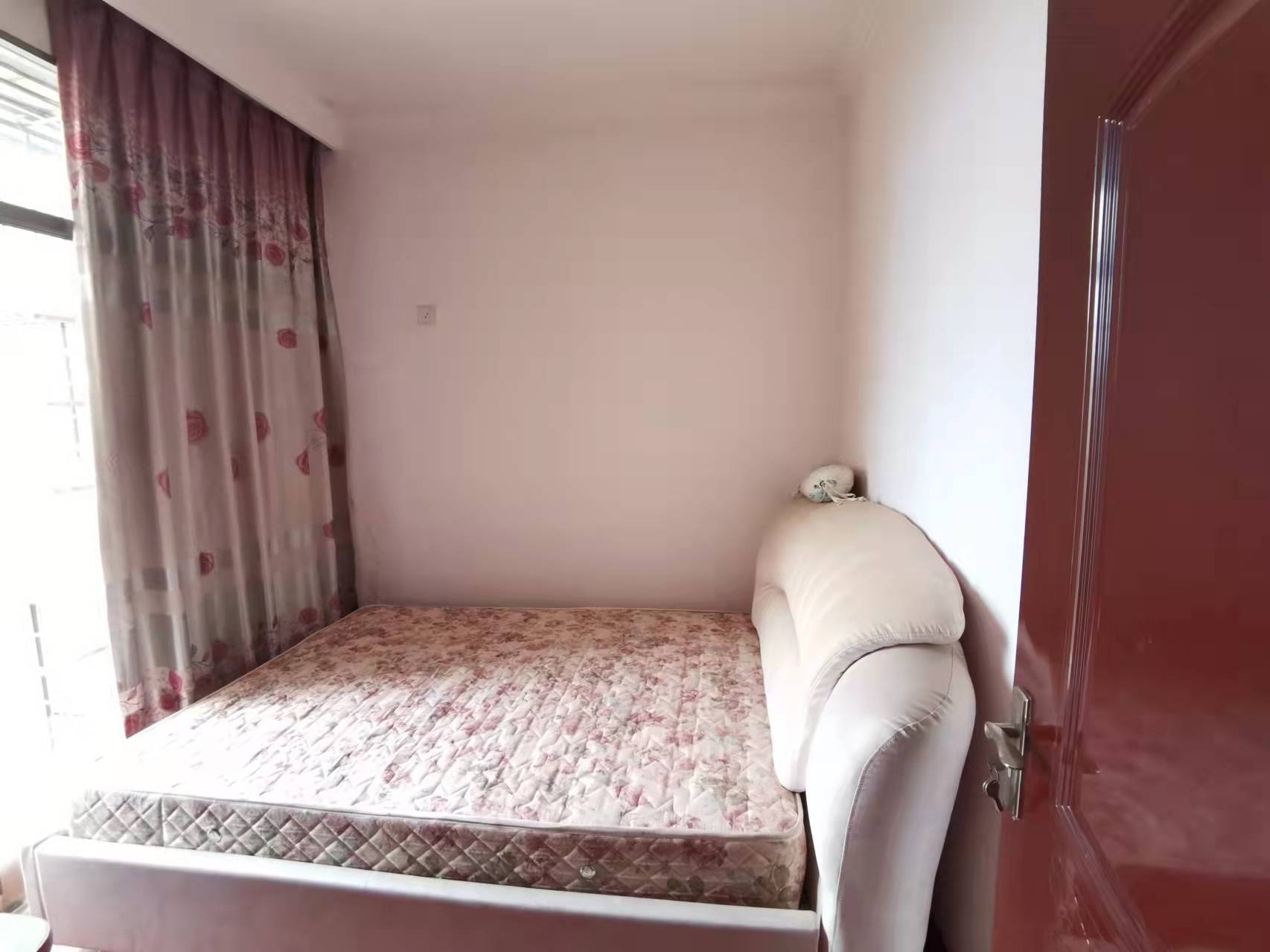 香格里拉 3室2厅1卫 1900.0元/月 香格里拉 3室2厅1卫 1900.0元/月室内图