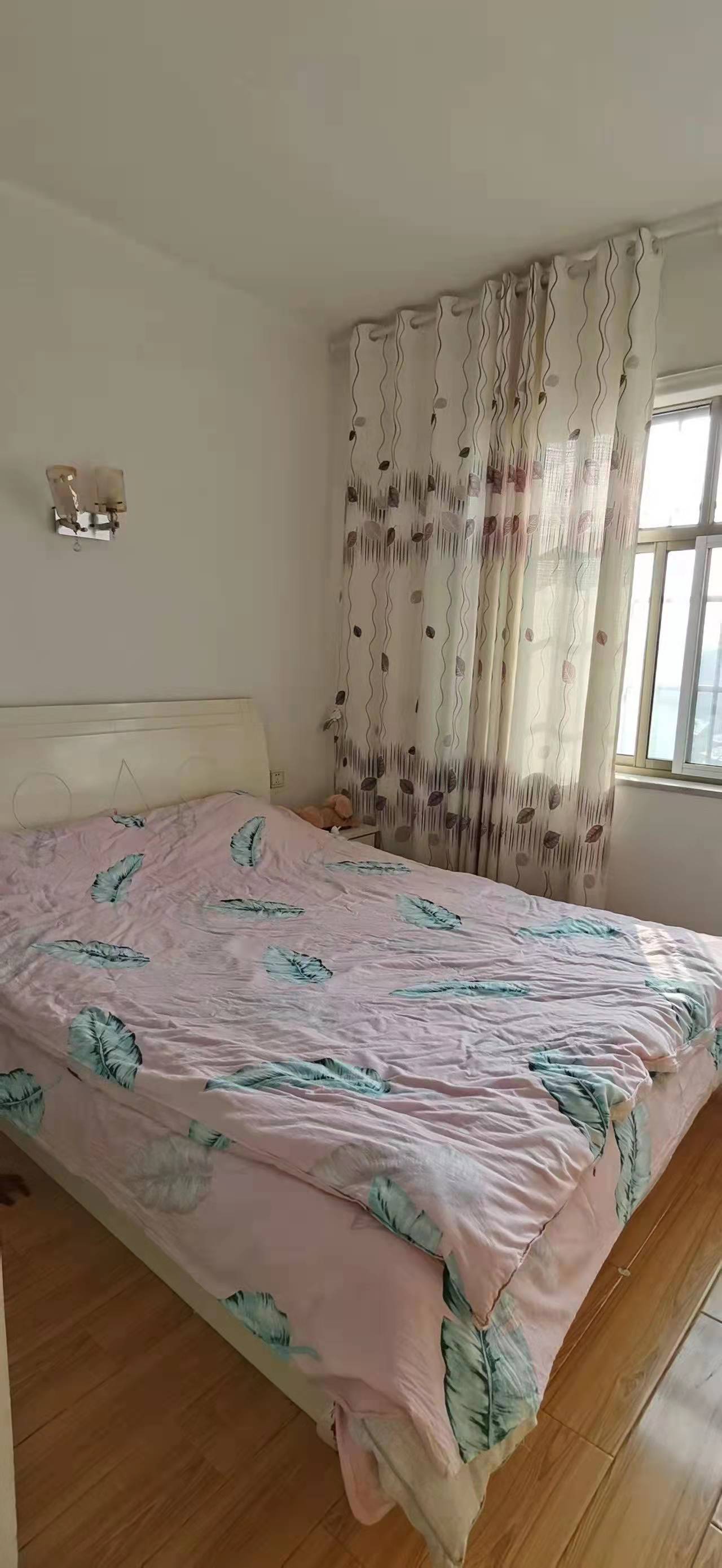 东方豪苑  2室1厅1卫    53.0万卧室