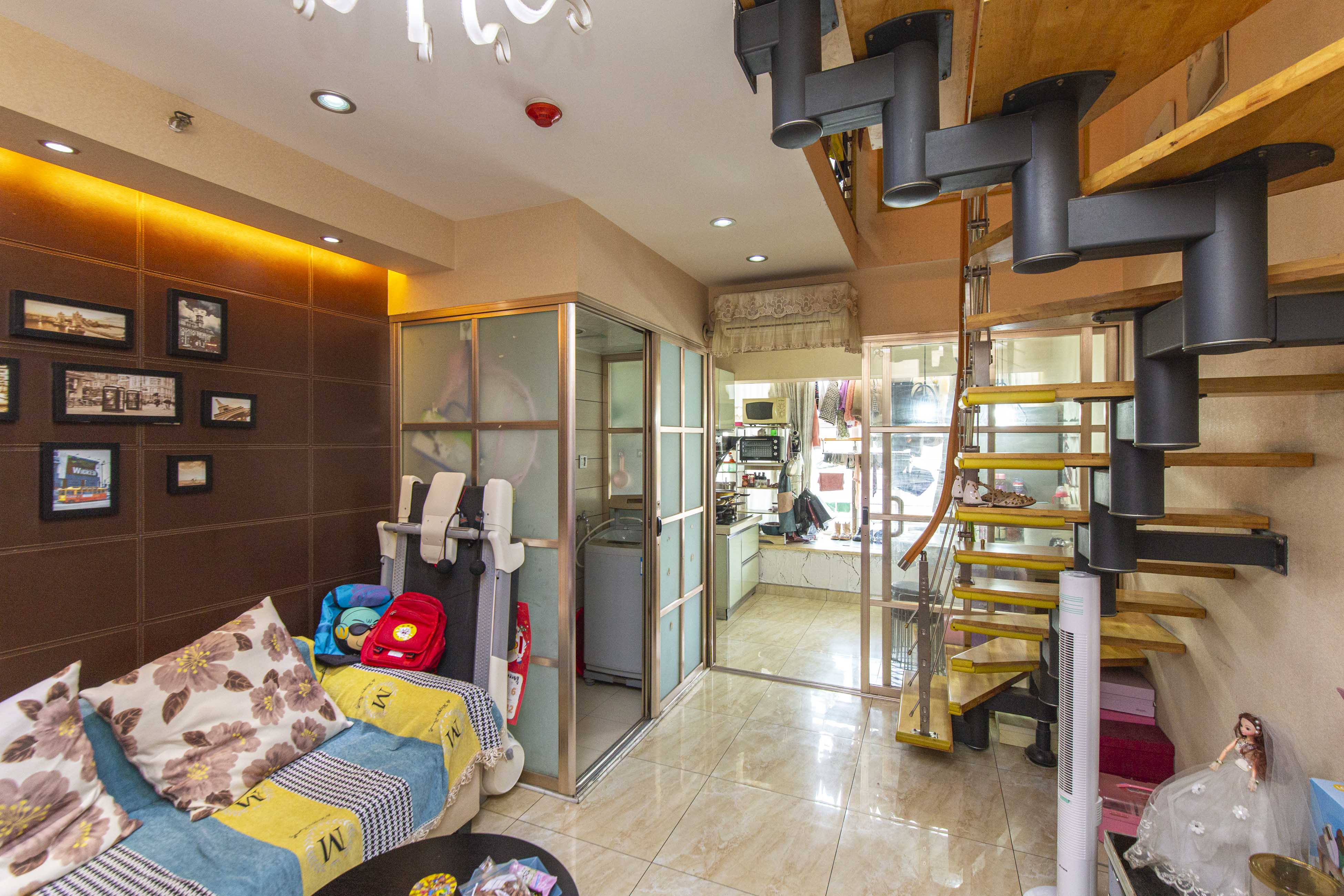金色loft（鑫秋大厦）  2室1厅2卫   54.80万客厅