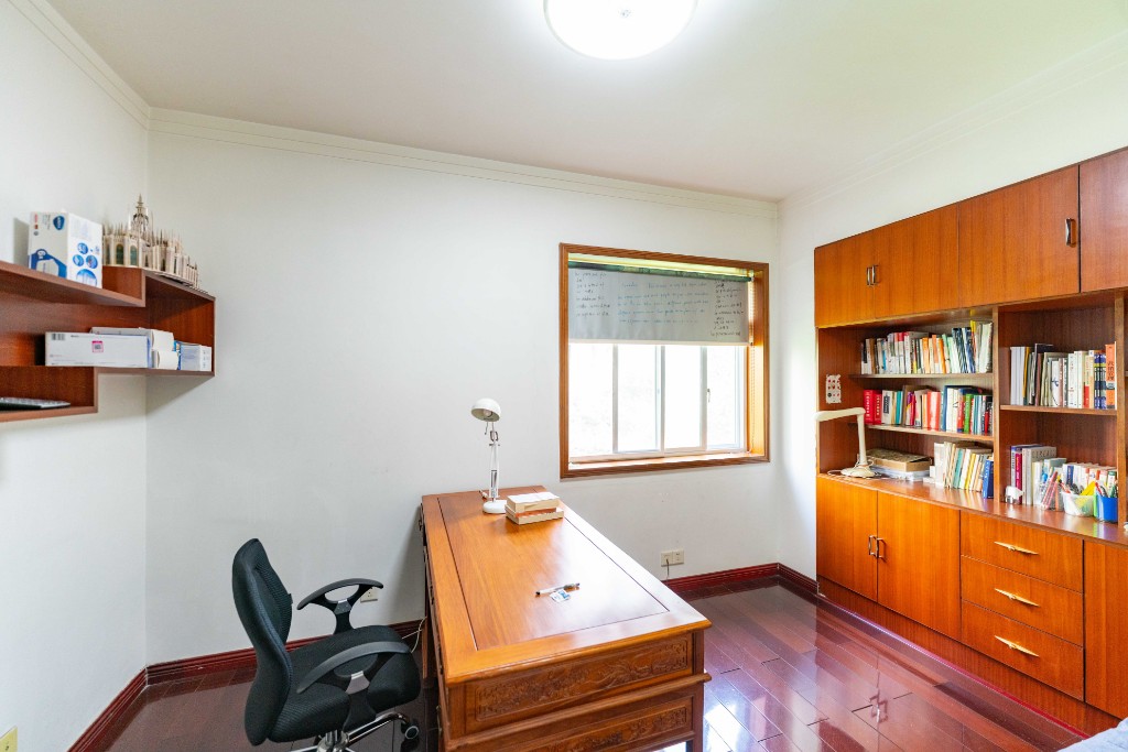 阳光嘉园  4室2厅2卫    258.0万卧室