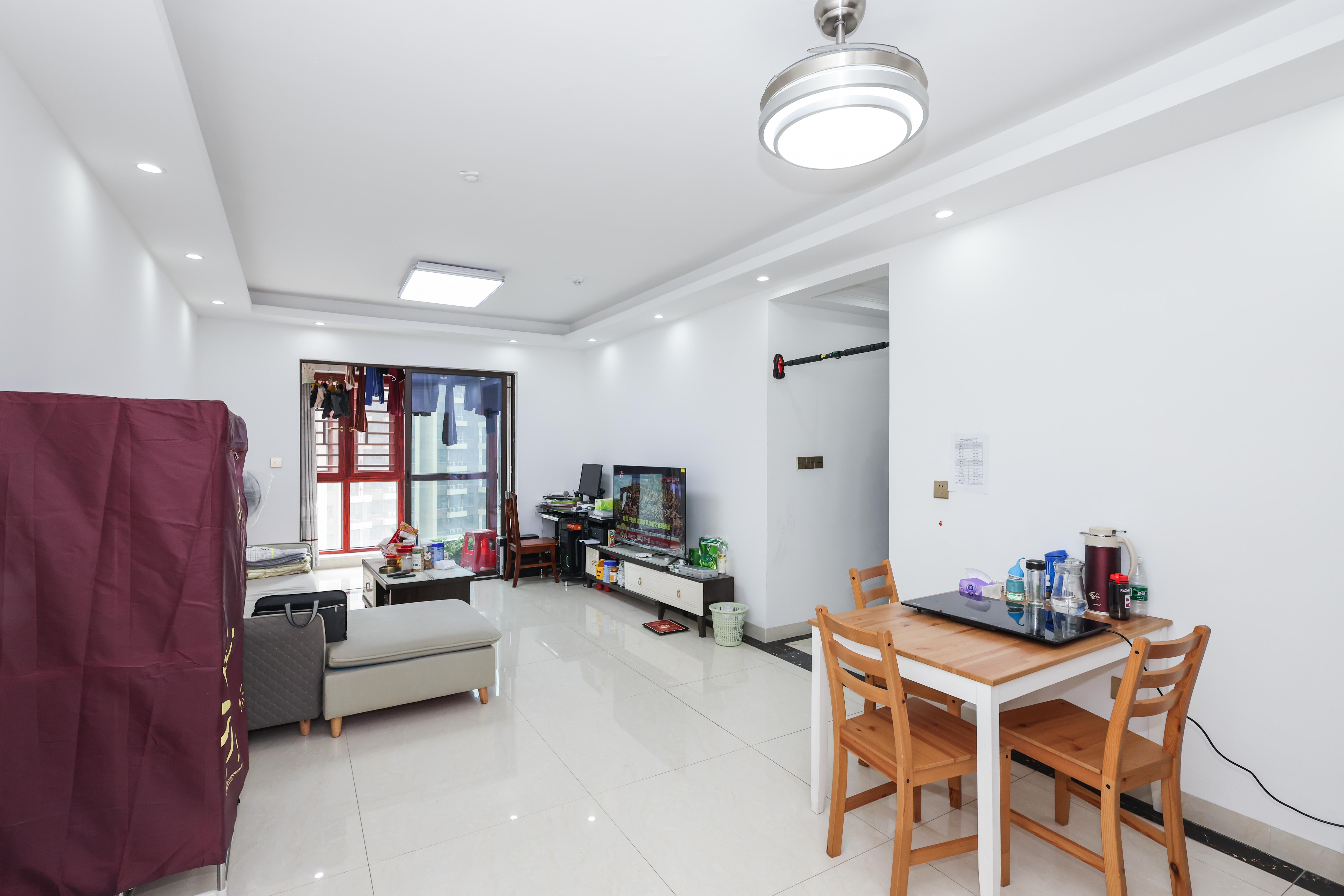 卓越浅水湾  3室2厅2卫    170.0万客厅