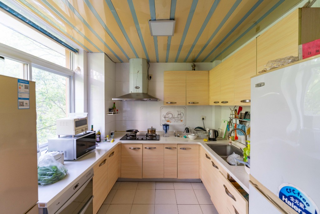 阳光嘉园  4室2厅2卫    258.0万厨房