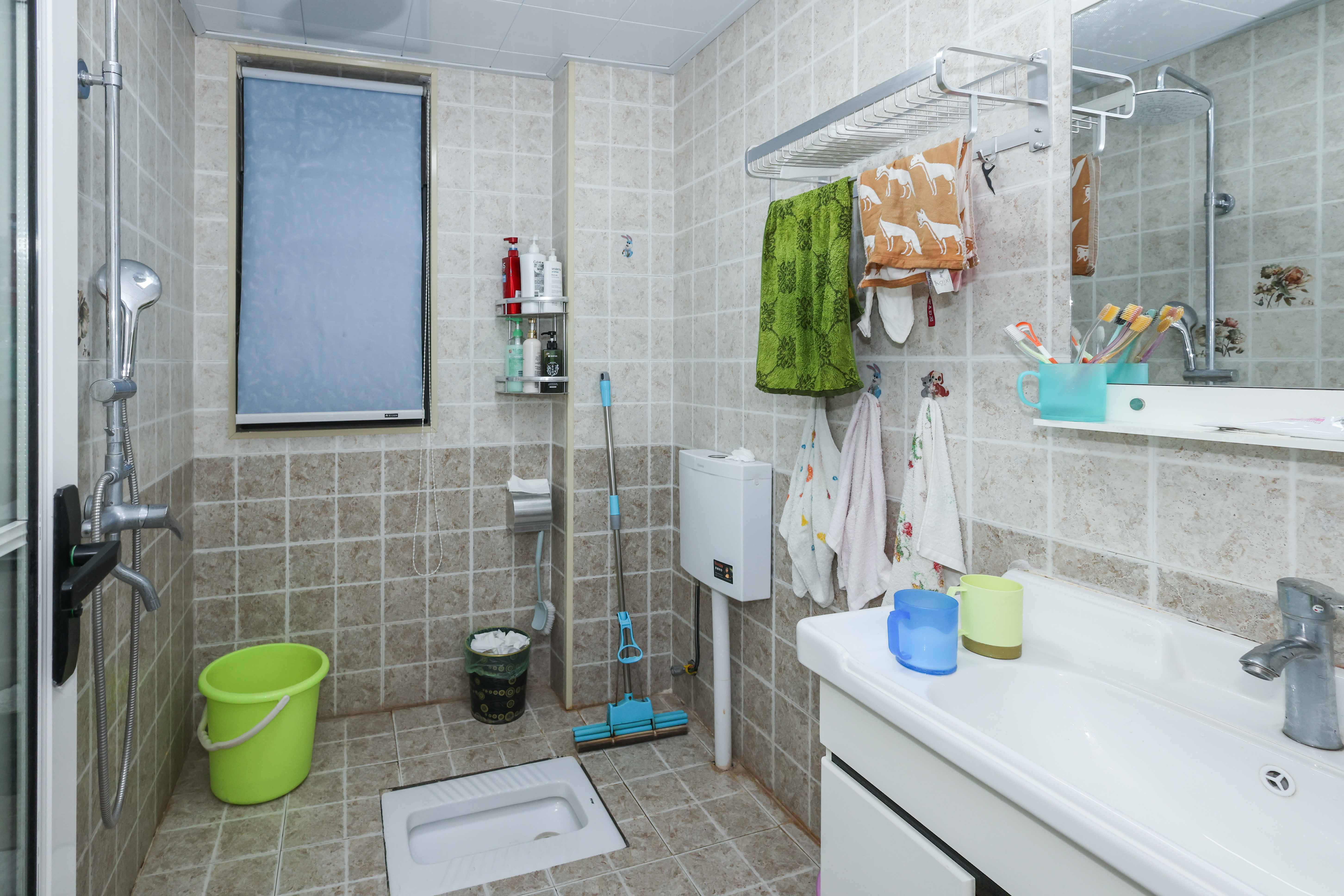 卓越浅水湾  3室2厅2卫    170.0万卫生间