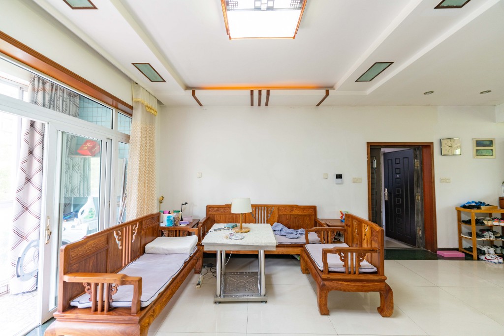 阳光嘉园  4室2厅2卫    258.0万室内图1