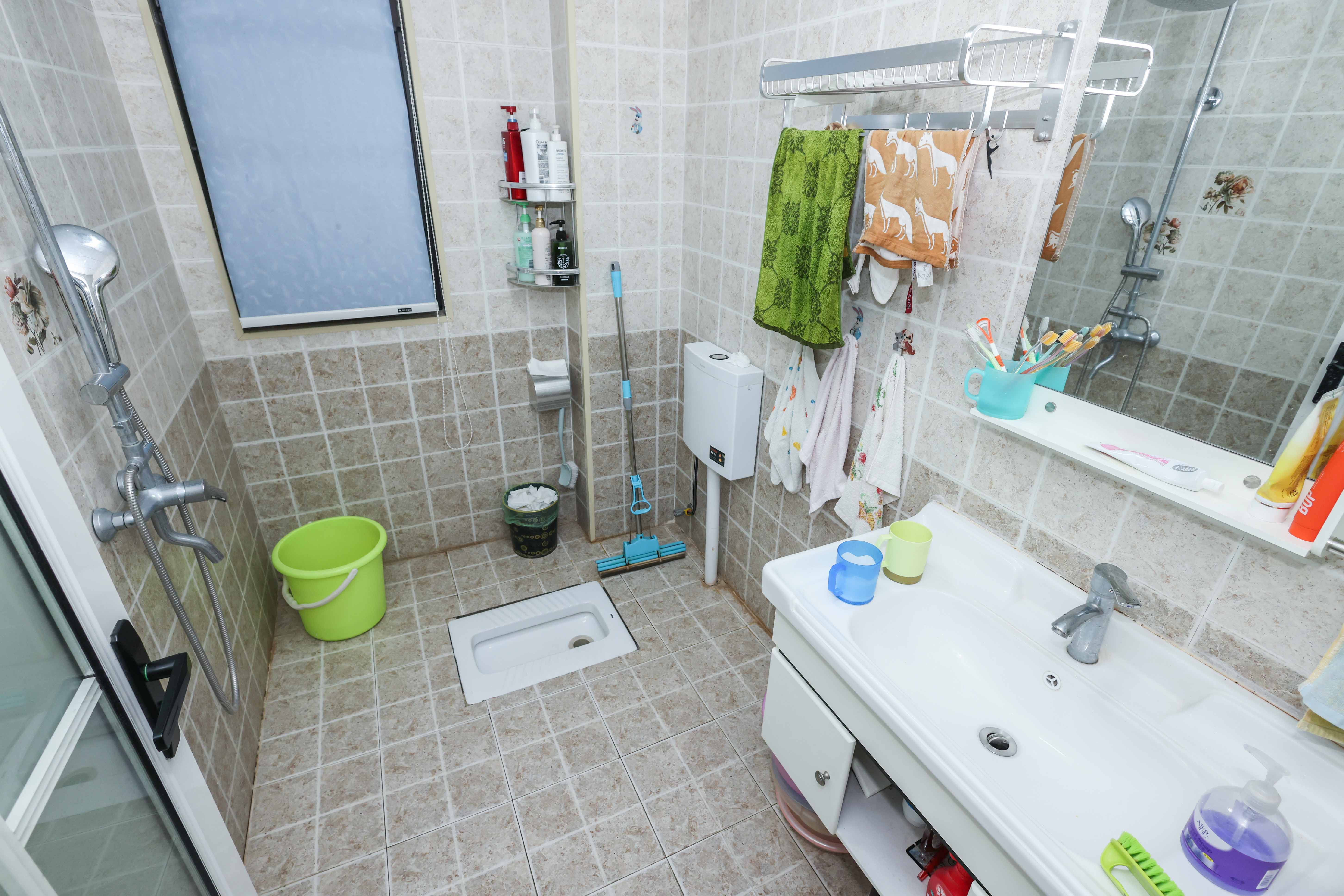 卓越浅水湾  3室2厅2卫    170.0万卫生间