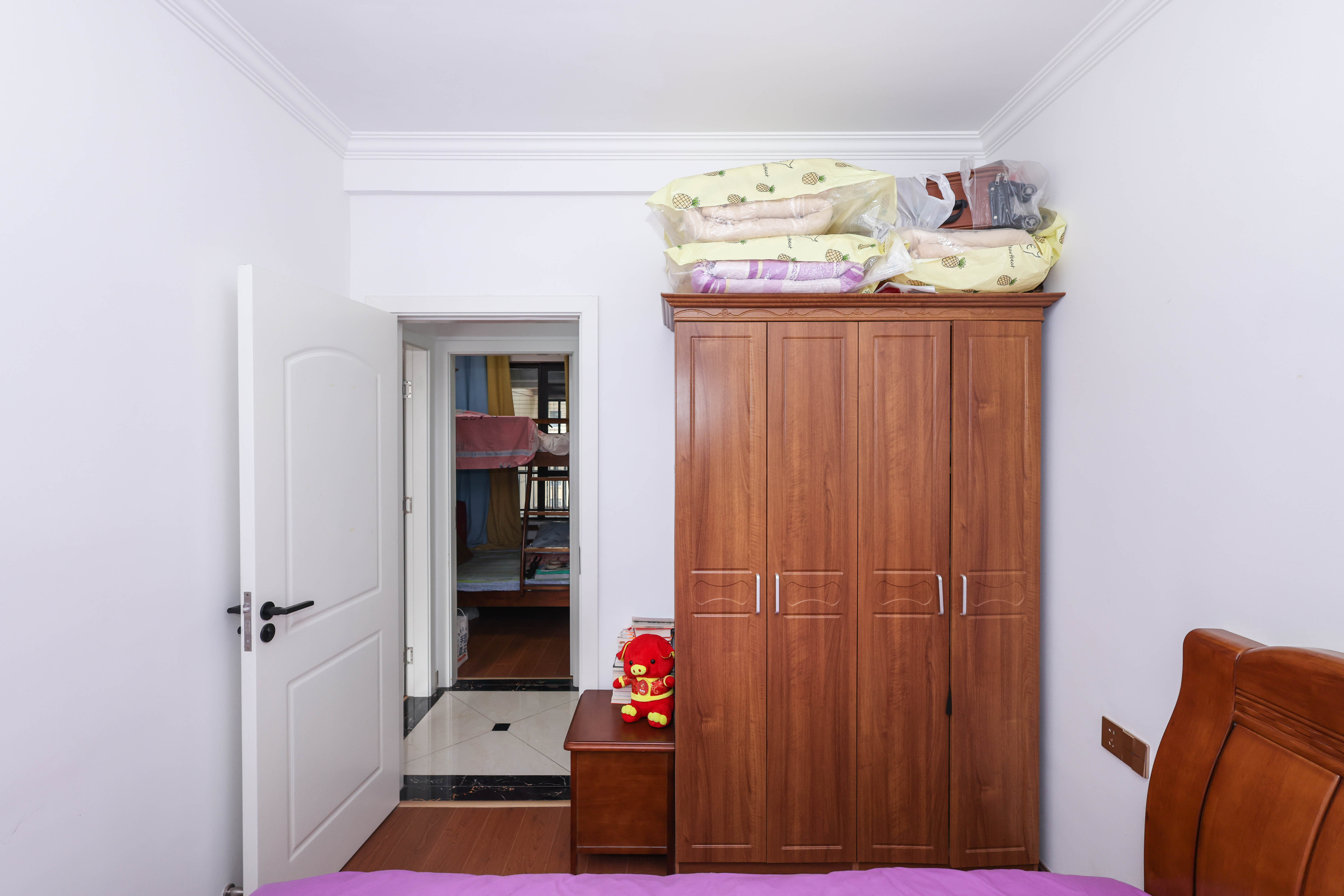 卓越浅水湾  3室2厅2卫    170.0万卧室