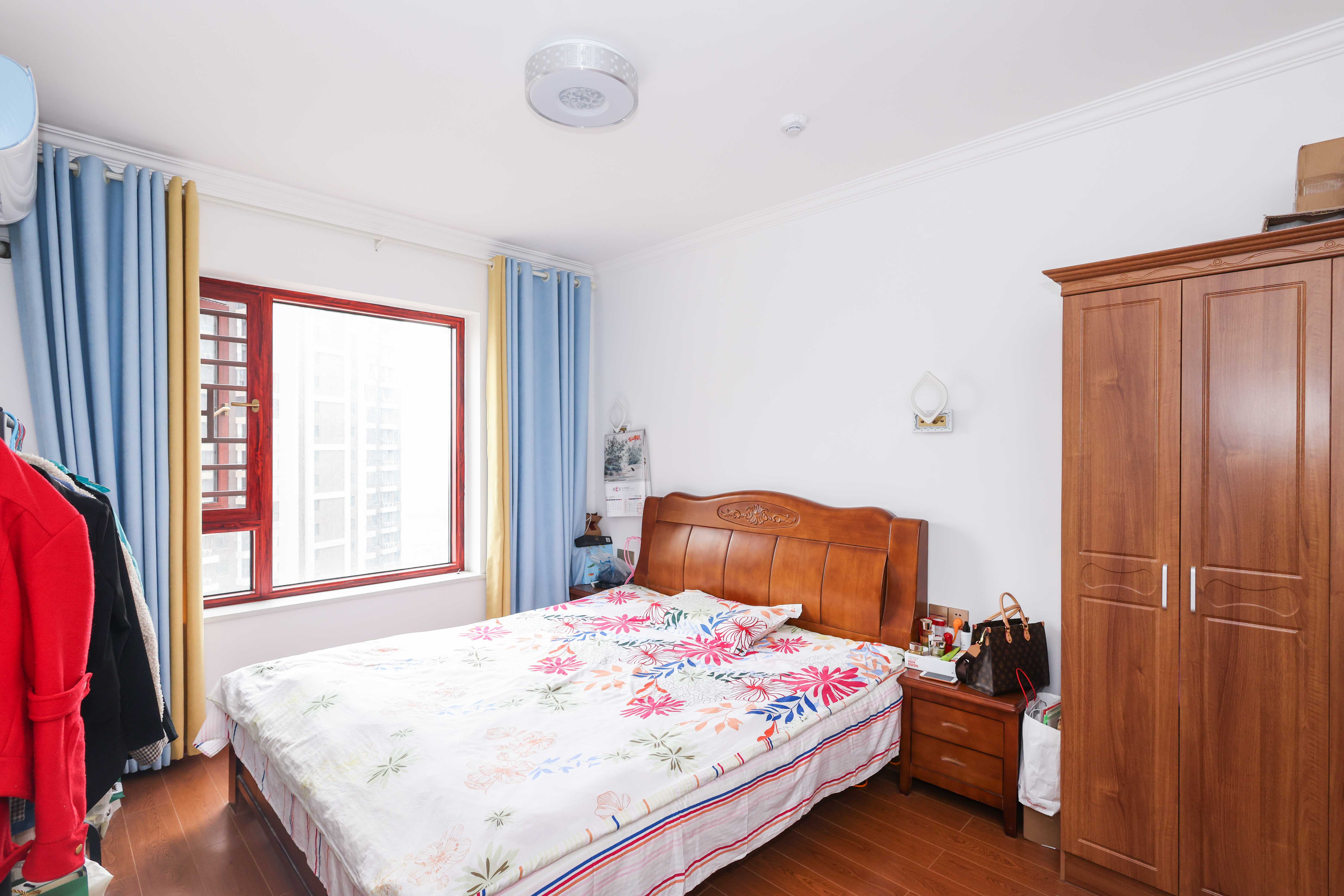 卓越浅水湾  3室2厅2卫    170.0万卧室