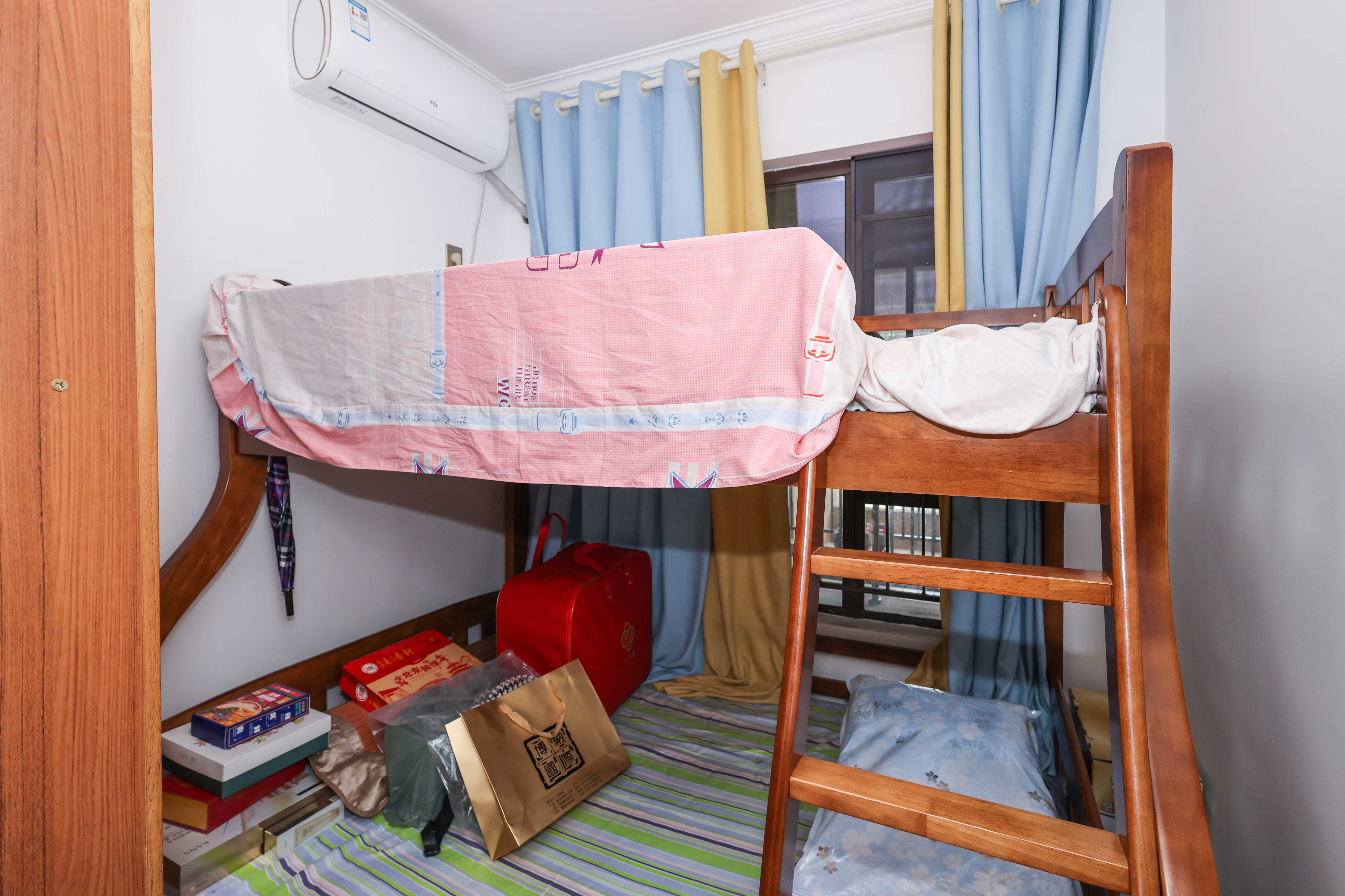 卓越浅水湾  3室2厅2卫    170.0万卧室