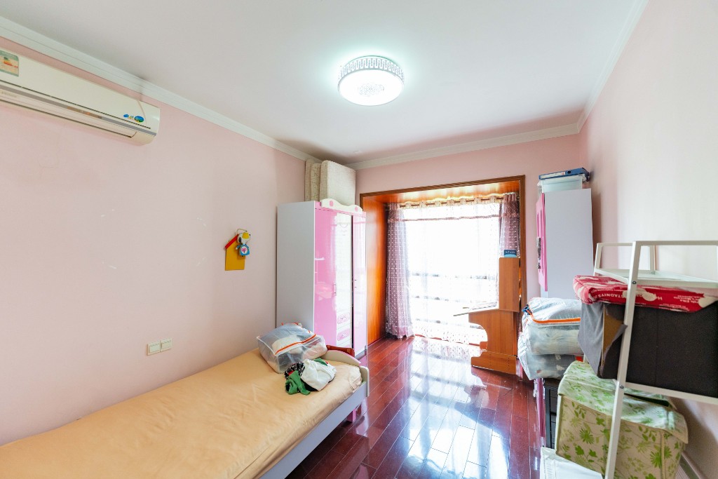 阳光嘉园  4室2厅2卫    258.0万卧室