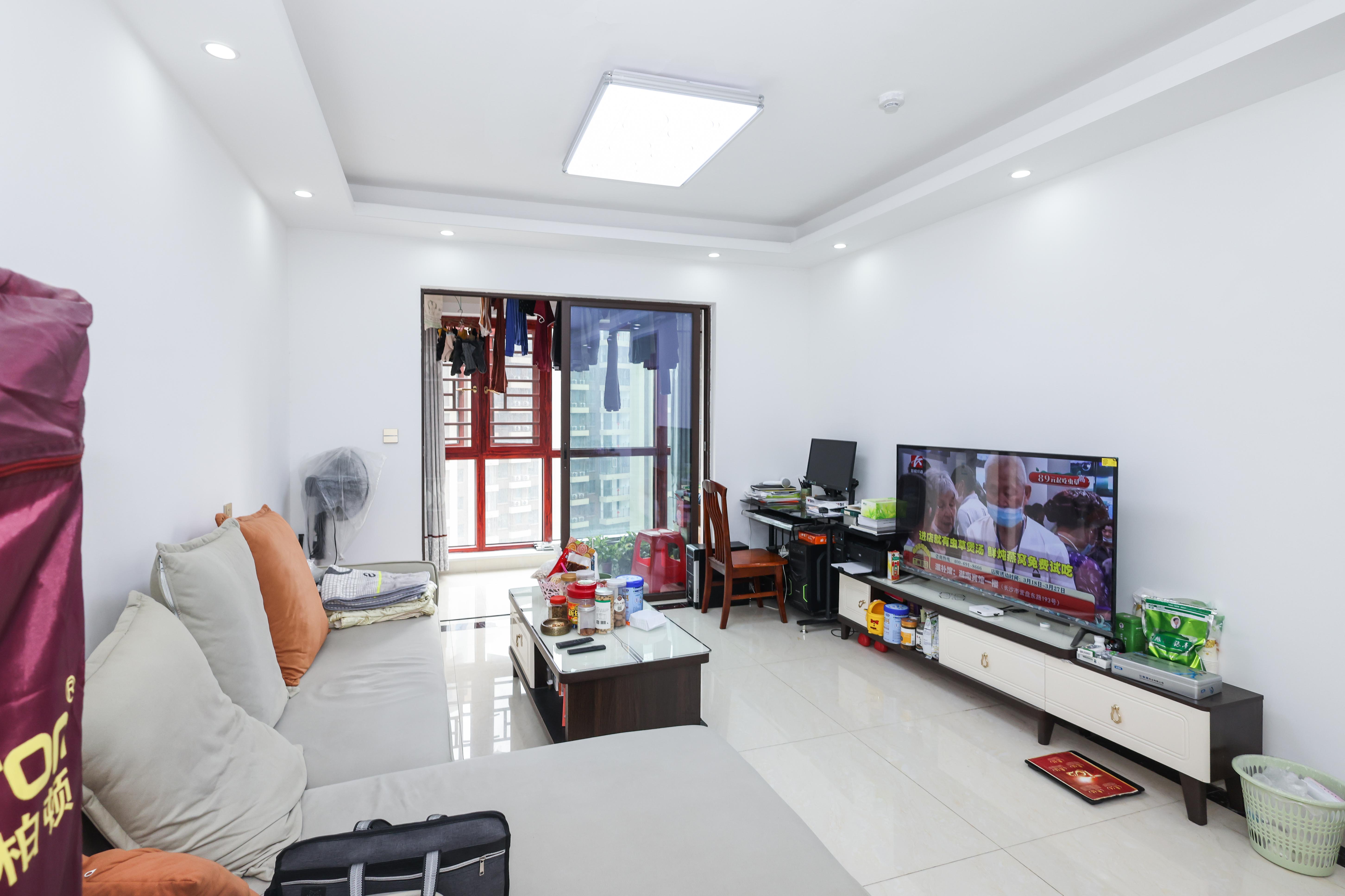 卓越浅水湾  3室2厅2卫    170.0万客厅