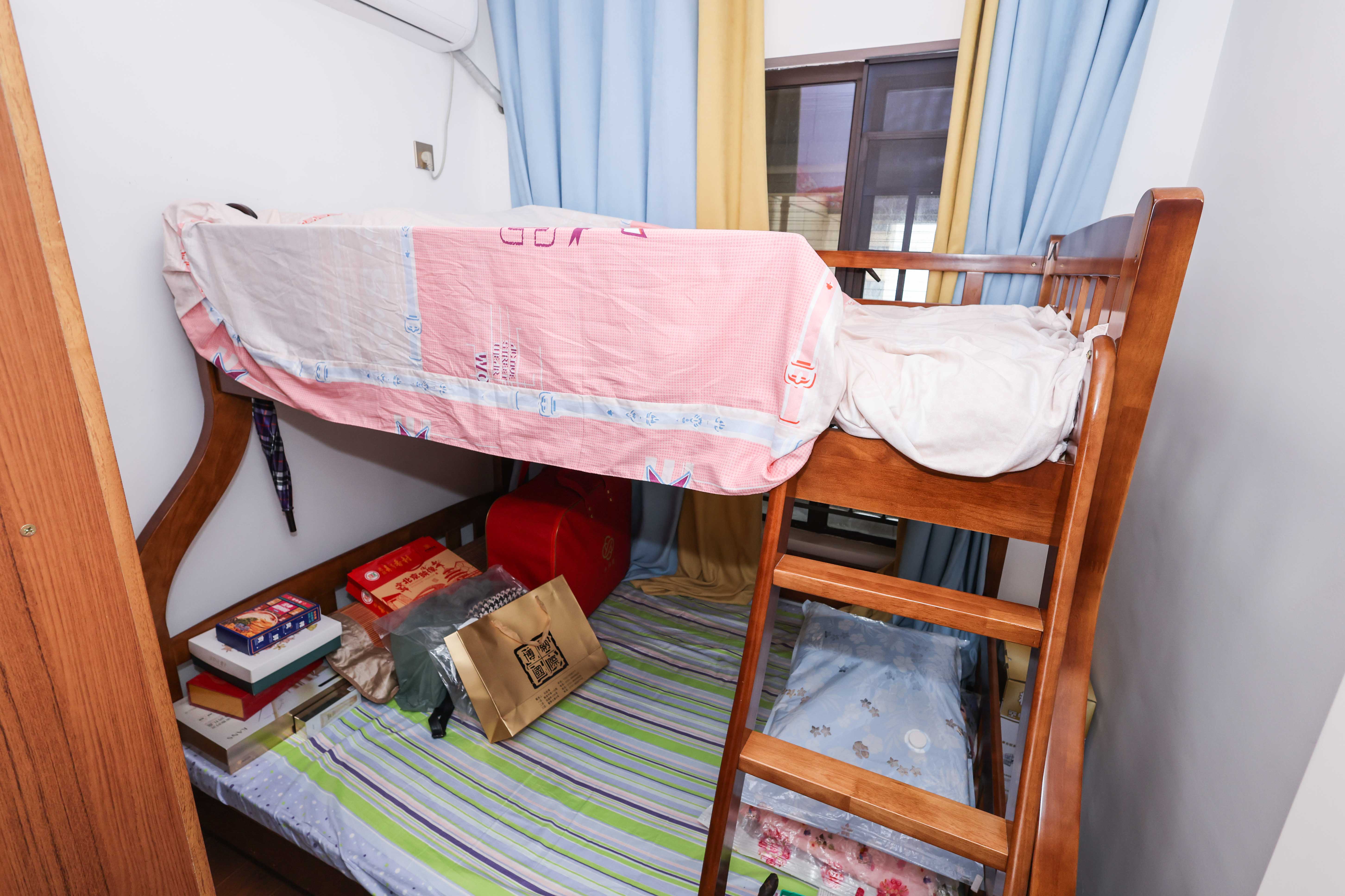 卓越浅水湾  3室2厅2卫    170.0万卧室