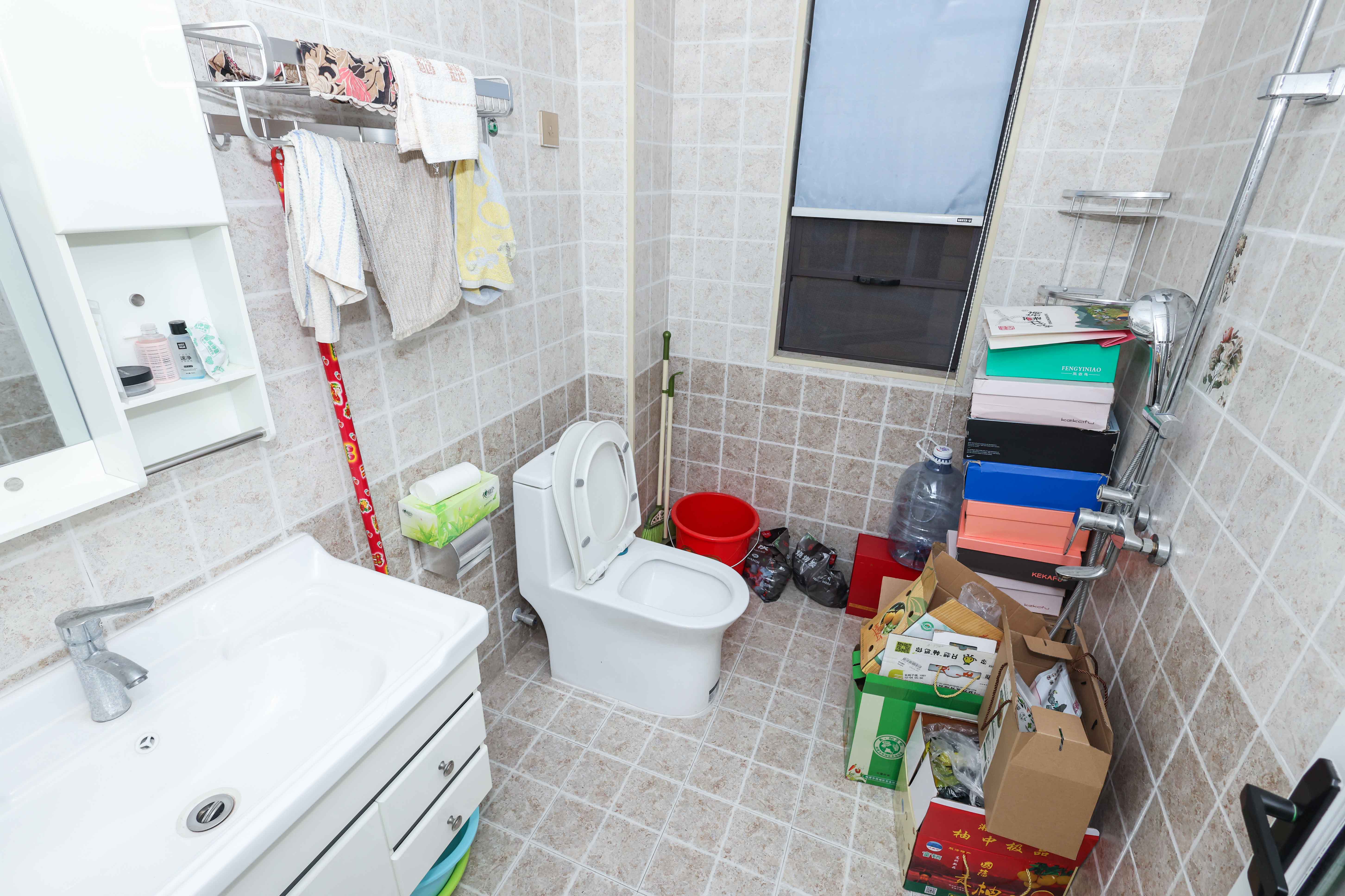 卓越浅水湾  3室2厅2卫    170.0万卫生间