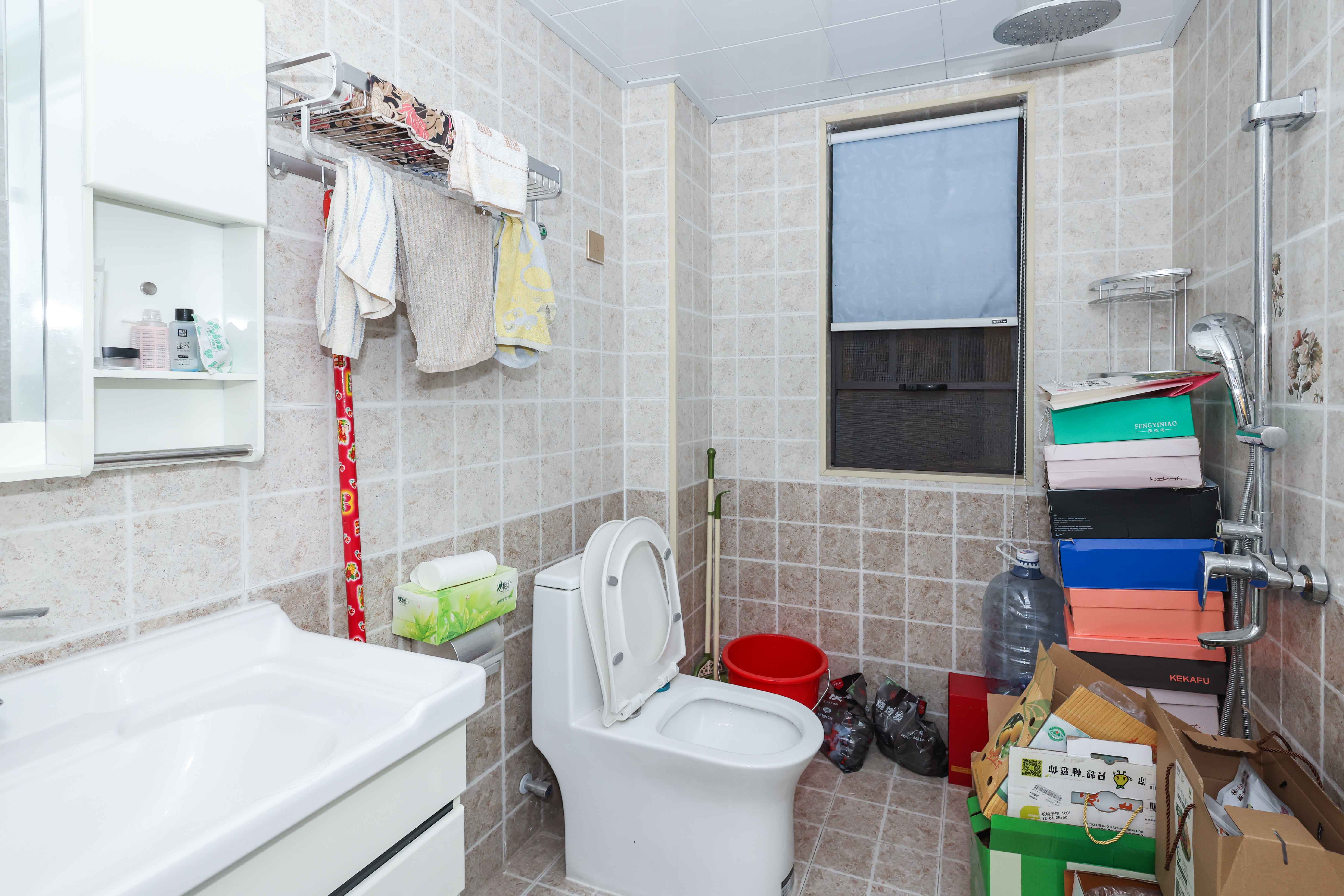 卓越浅水湾  3室2厅2卫    170.0万卫生间