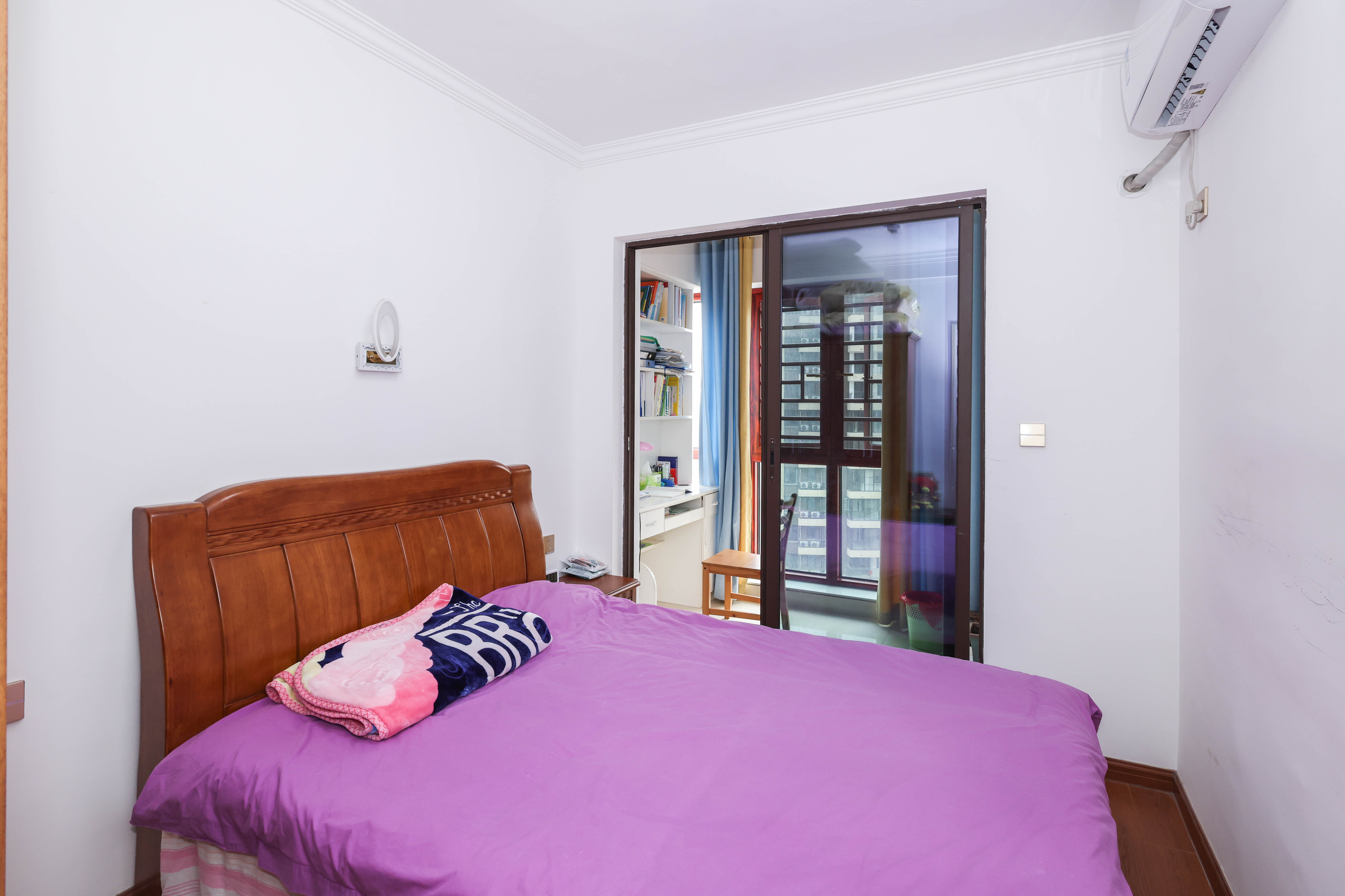 卓越浅水湾  3室2厅2卫    170.0万卧室