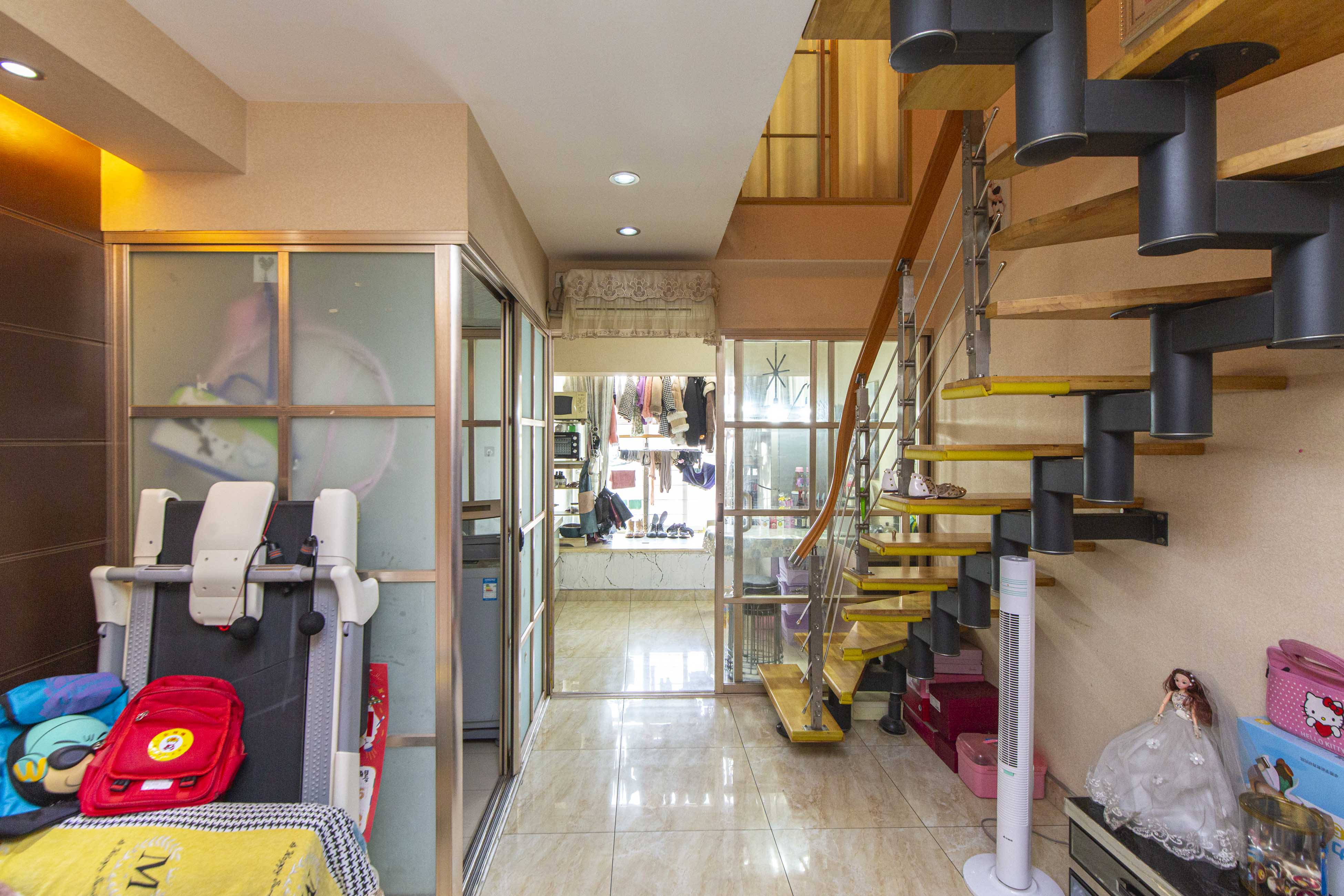 金色loft（鑫秋大厦）  2室1厅2卫   54.80万客厅