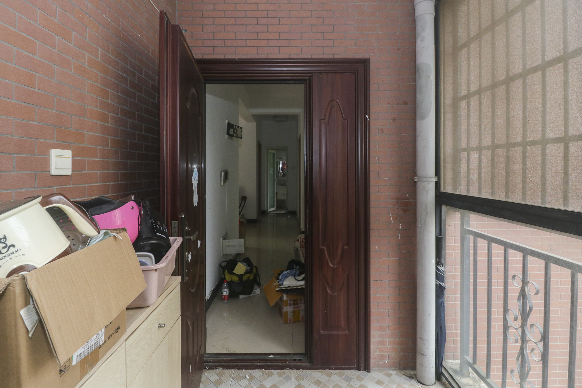 西点公园里  2室2厅1卫   105.00万阳台