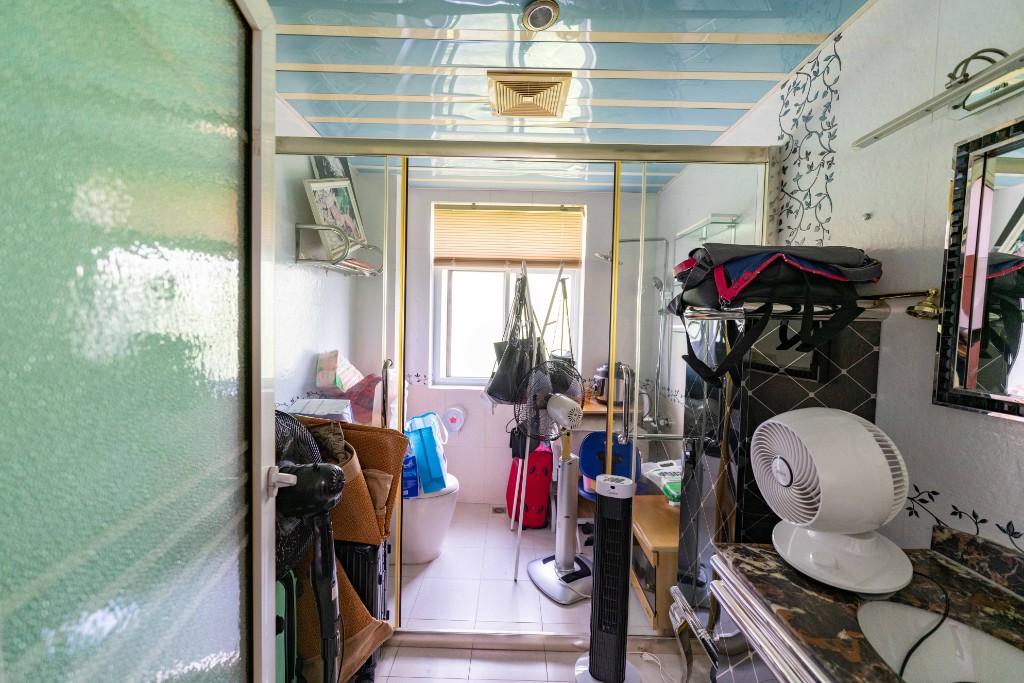 阳光嘉园  4室2厅2卫    258.0万卫生间