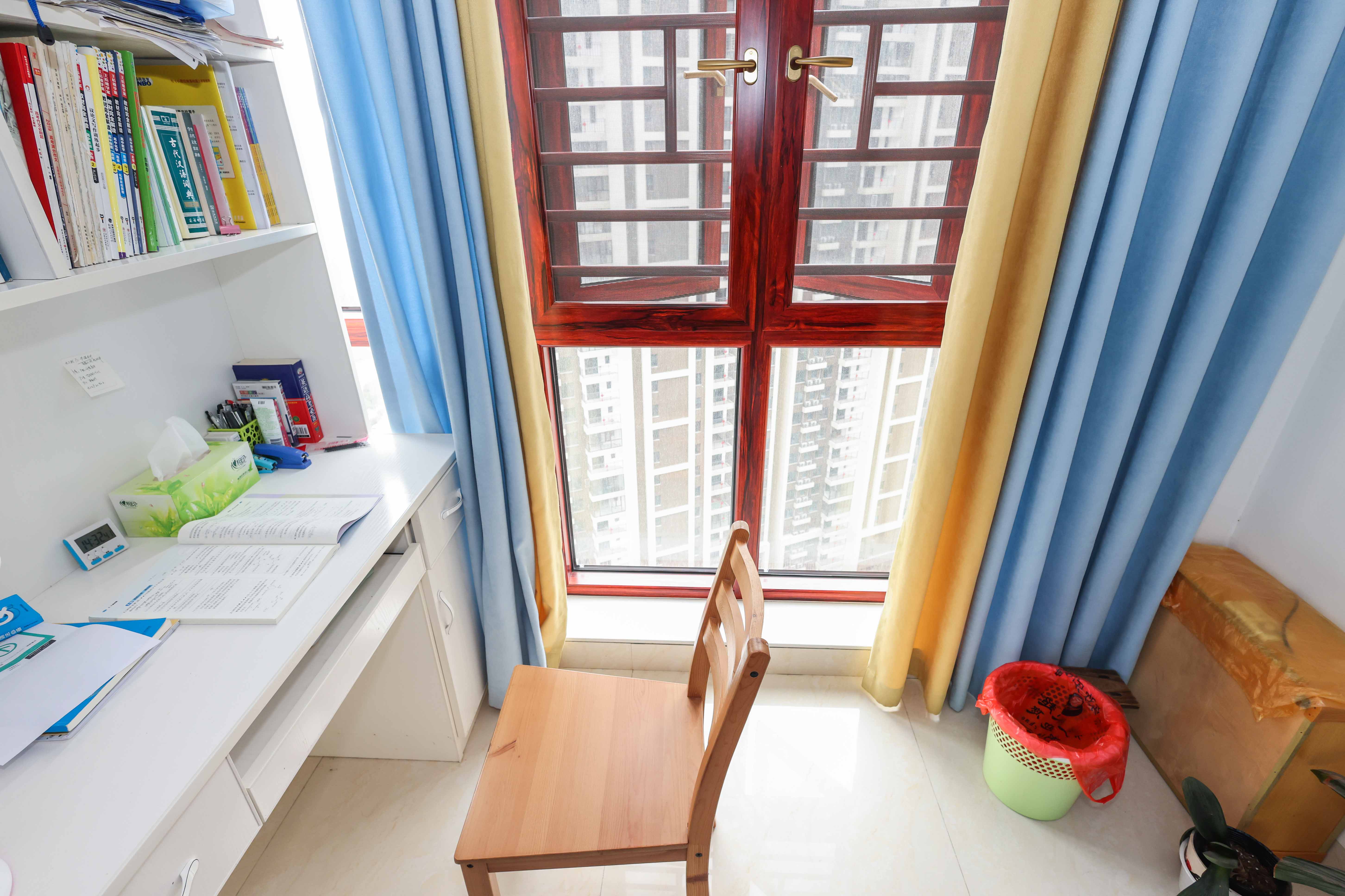 卓越浅水湾  3室2厅2卫    170.0万阳台