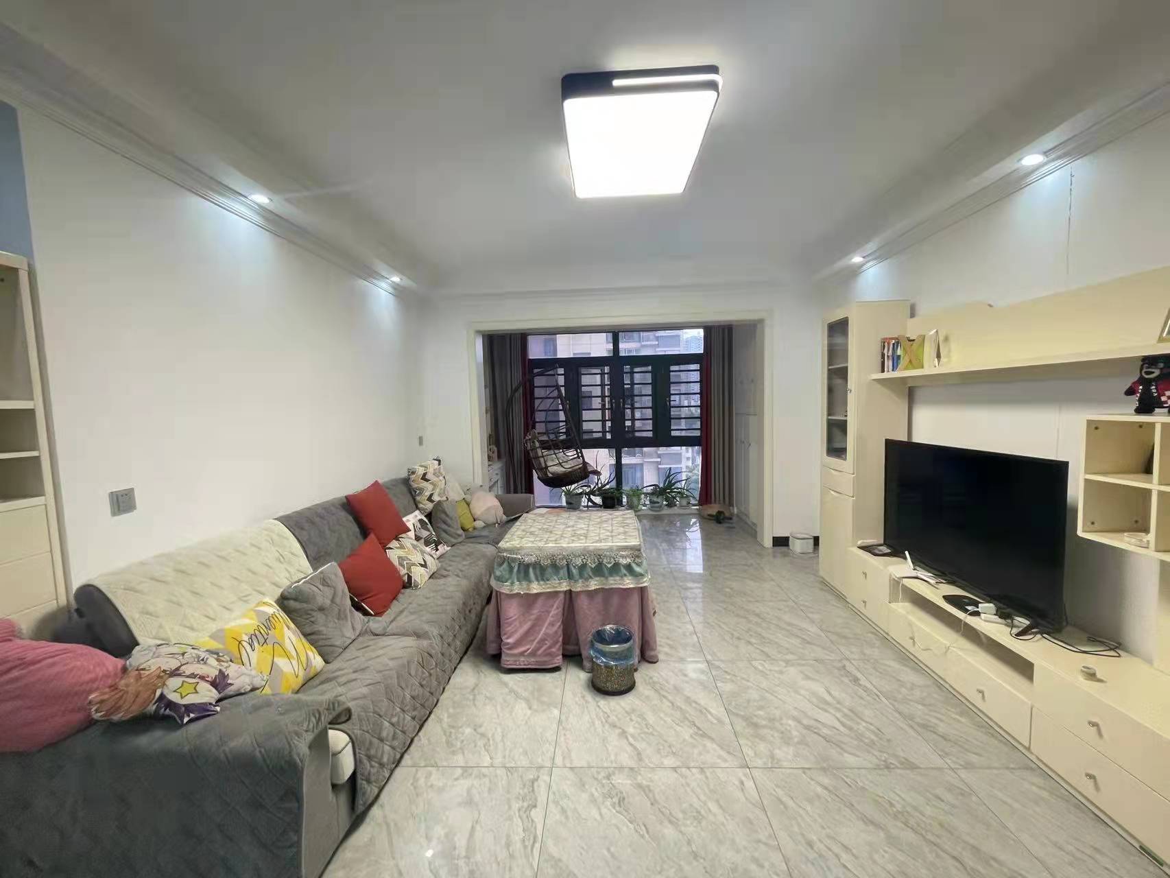 万豪城市花园  3室2厅2卫    120.0万 万豪城市花园  3室2厅2卫    120.0万客厅