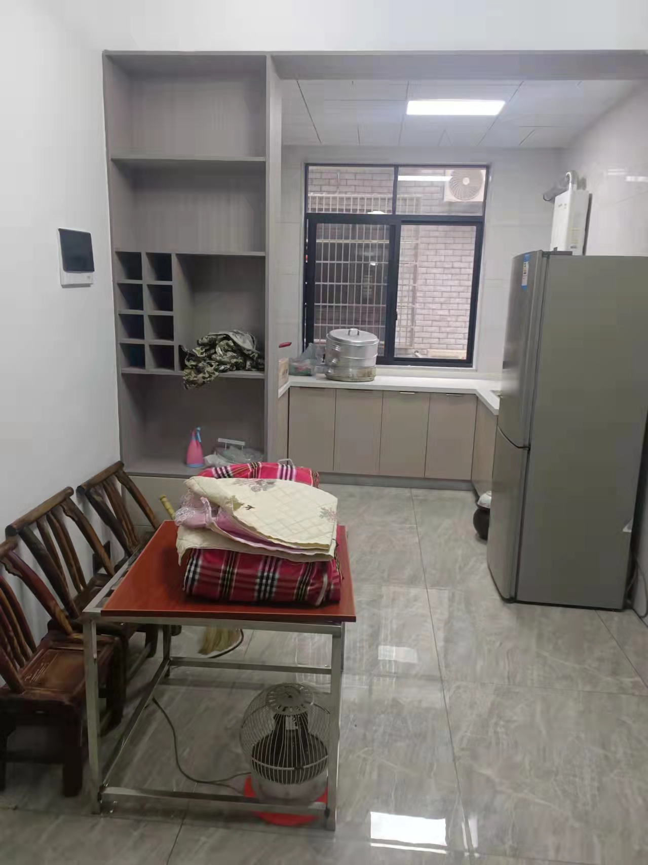 南湖新村(渔光新村)  3室2厅1卫    1300.0元/月 南湖新村(渔光新村)  3室2厅1卫    1300.0元/月室内图