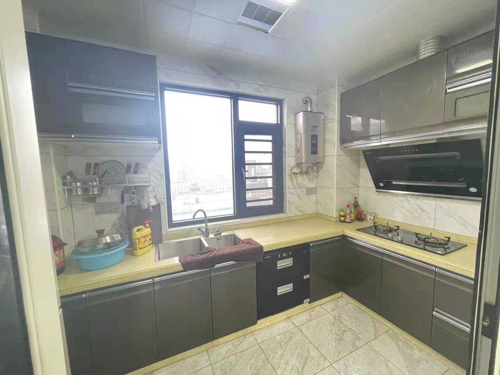 万豪城市花园  3室2厅2卫    120.0万 万豪城市花园  3室2厅2卫    120.0万厨房