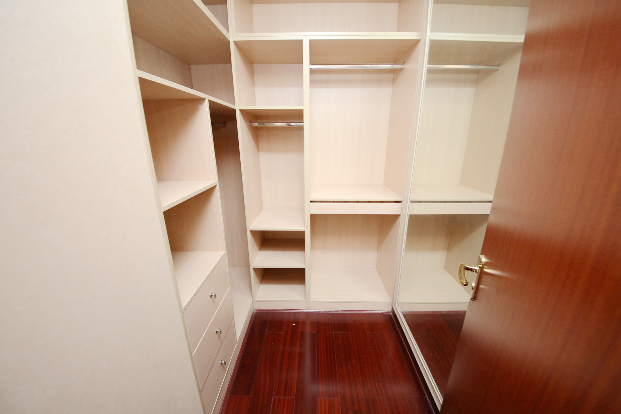 盛世美居荷园  3室2厅1卫   258.00万卧室