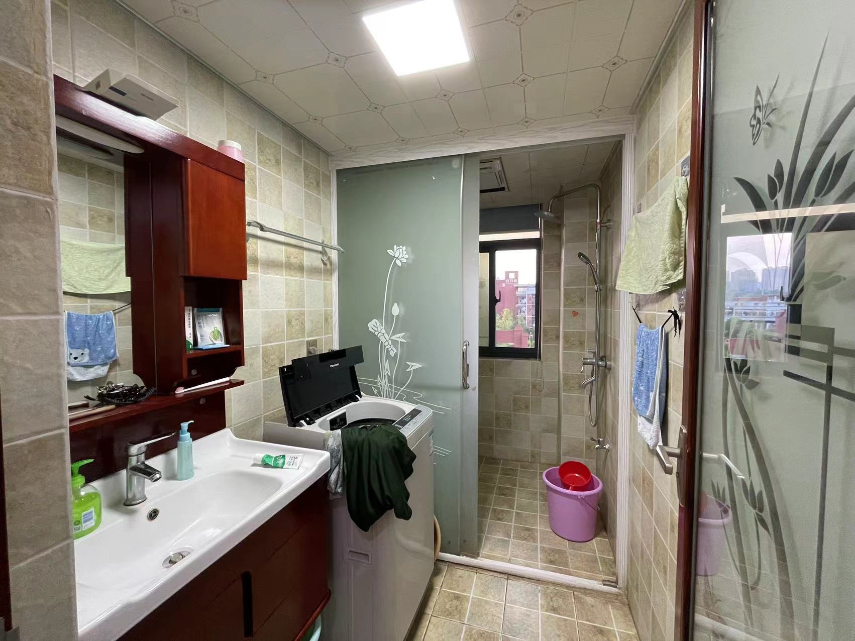 武广国际学苑  3室2厅2卫    106.0万 武广国际学苑  3室2厅2卫    106.0万客厅