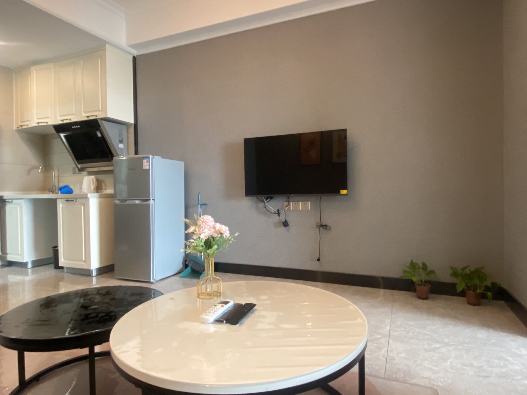 江岸公馆  1室1厅1卫    1800.0元/月 江岸公馆  1室1厅1卫    1800.0元/月室内图