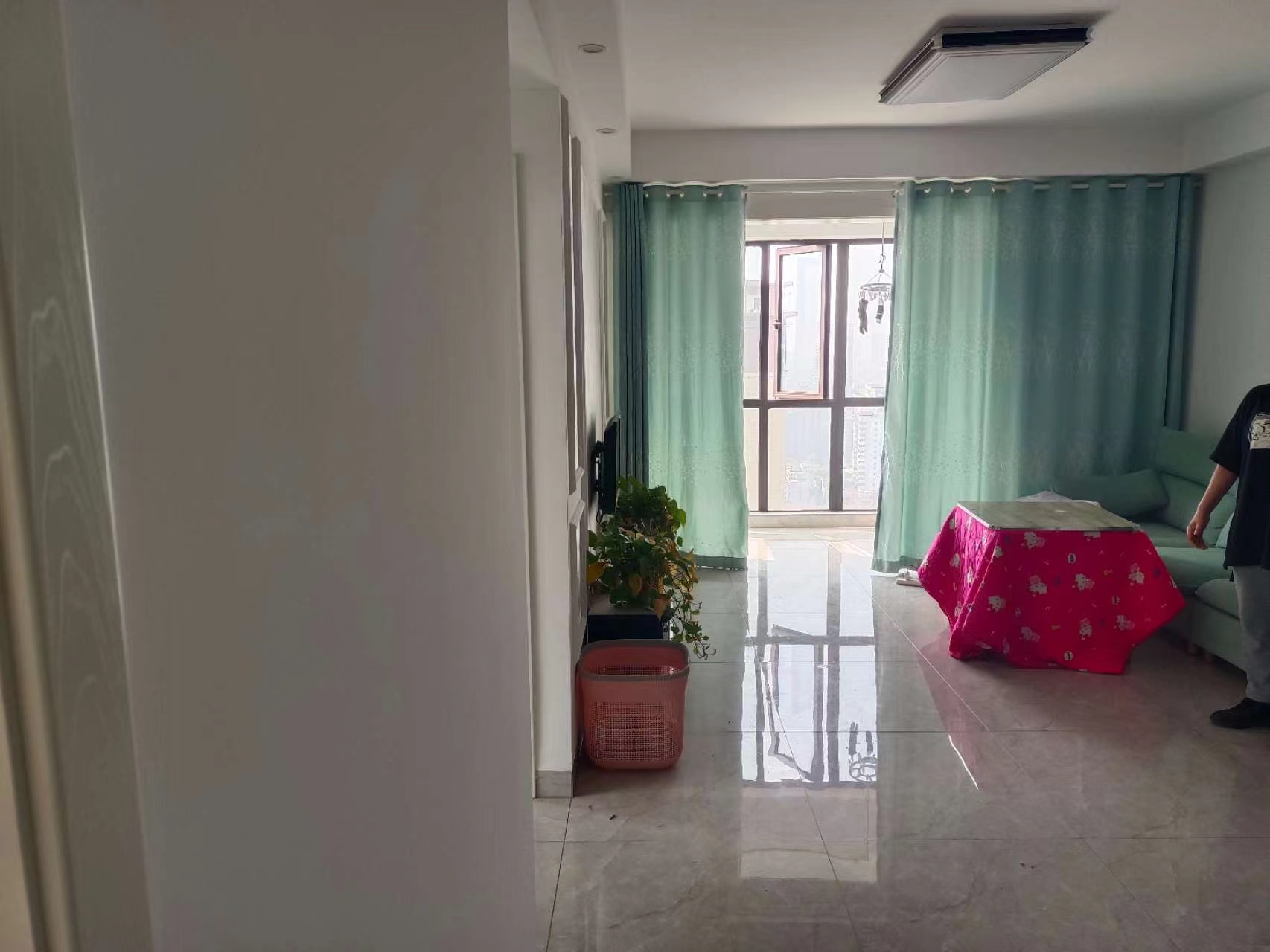 君临嘉龙公馆  3室2厅1卫    2200.0元/月 君临嘉龙公馆  3室2厅1卫    2200.0元/月室内图