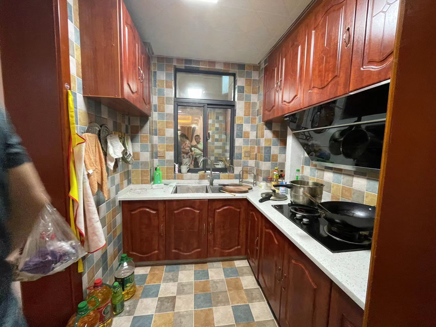 武广国际学苑  3室2厅2卫    106.0万 武广国际学苑  3室2厅2卫    106.0万客厅