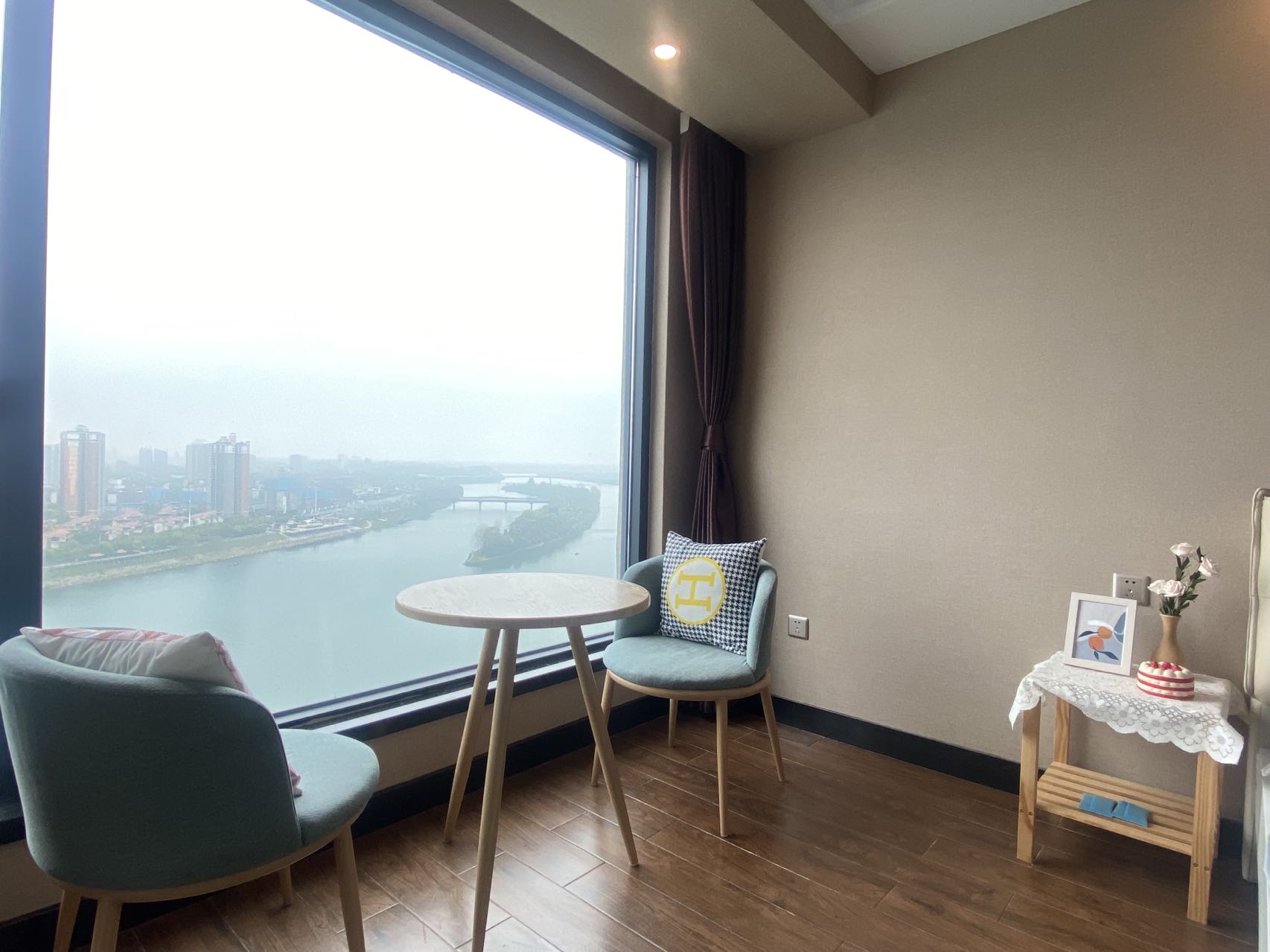 江岸公馆  1室1厅1卫    1800.0元/月 江岸公馆  1室1厅1卫    1800.0元/月室内图