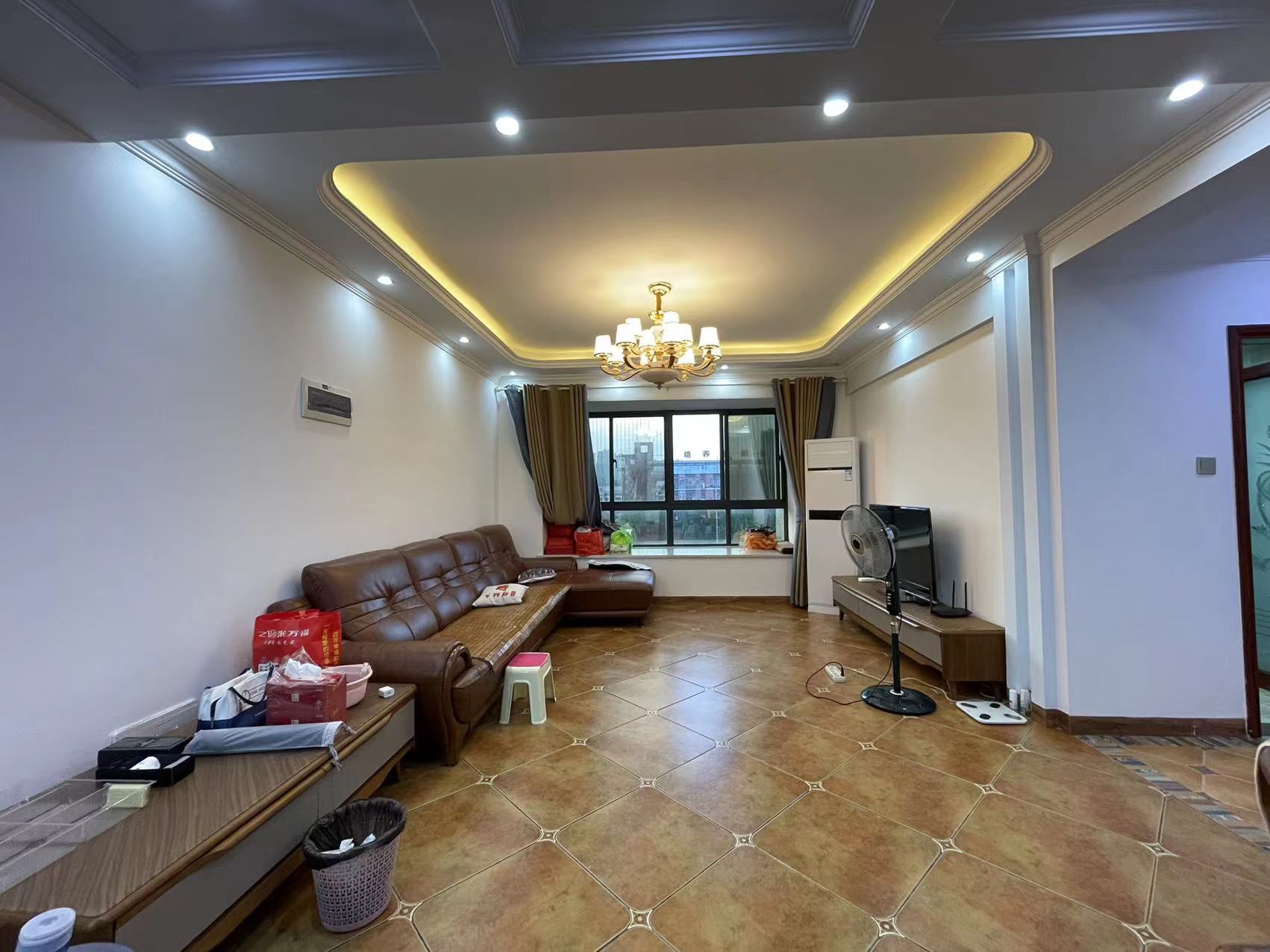 武广国际学苑  3室2厅2卫    106.0万 武广国际学苑  3室2厅2卫    106.0万客厅