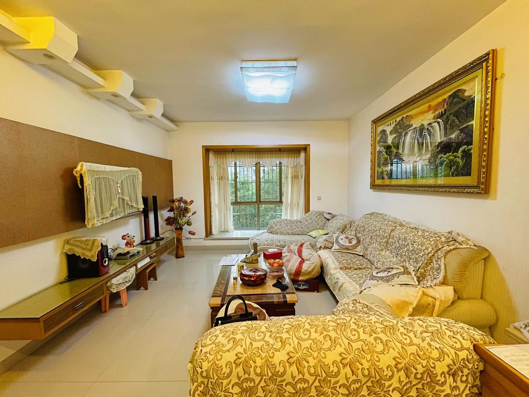 江南世家  3室1厅1卫    57.0万 江南世家  3室1厅1卫    57.0万客厅