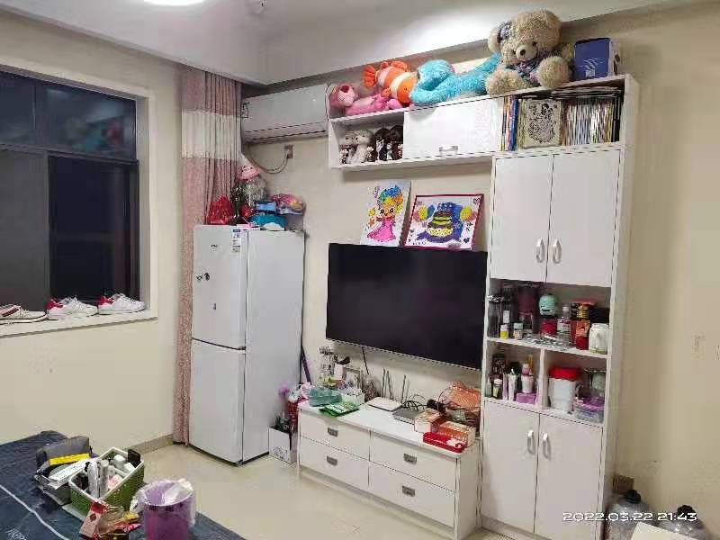 众一桂府  1室1厅1卫    36.0万 众一桂府  1室1厅1卫    36.0万客厅