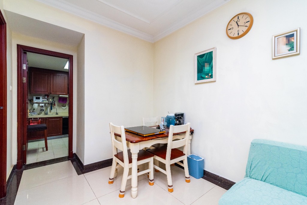 恒大雅苑  3室2厅2卫    135.0万客厅