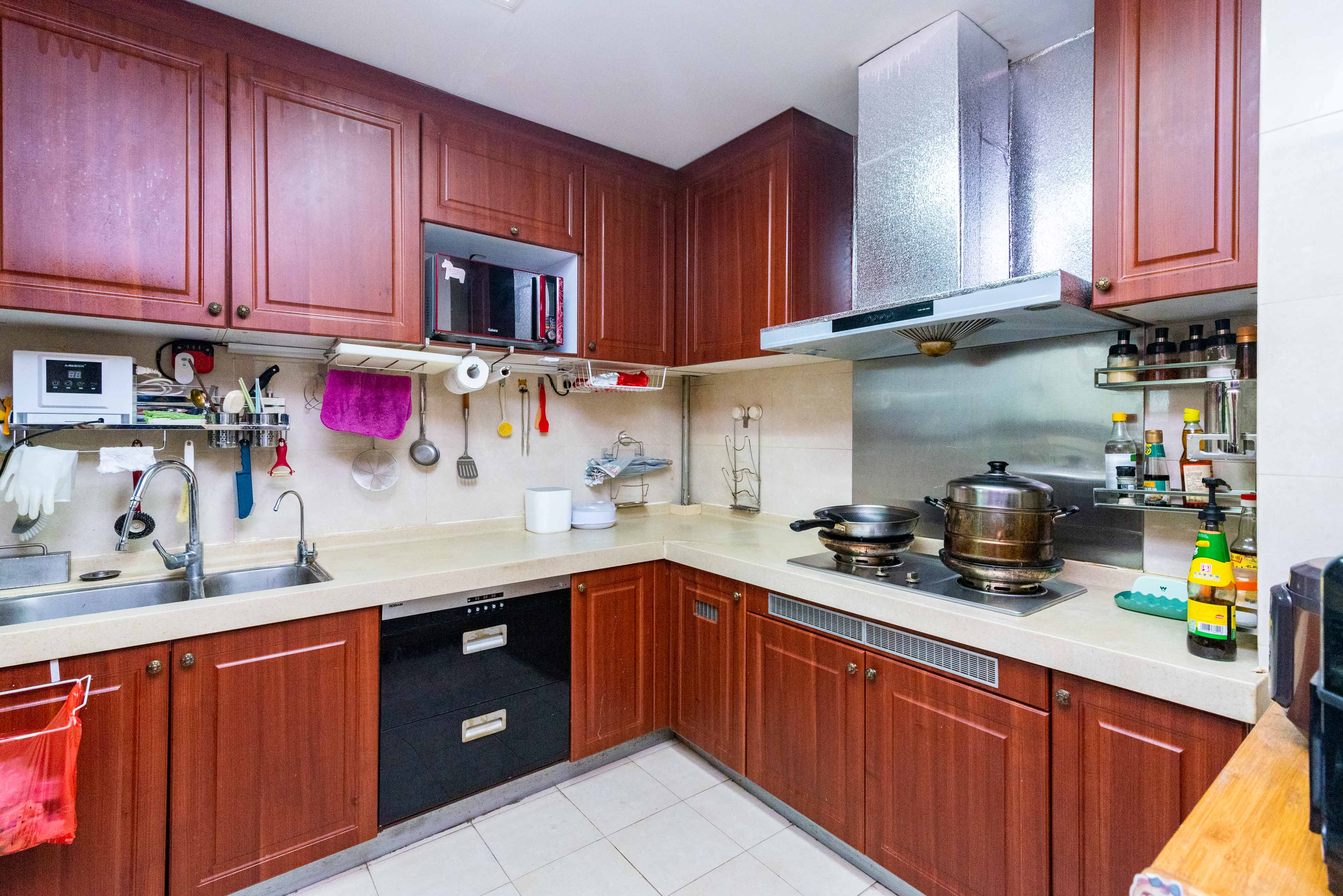 恒大雅苑  3室2厅2卫    135.0万厨房