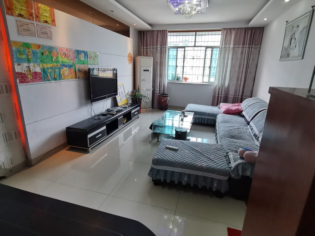 华联小区  3室2厅2卫    1600.0元/月 华联小区  3室2厅2卫    1600.0元/月室内图