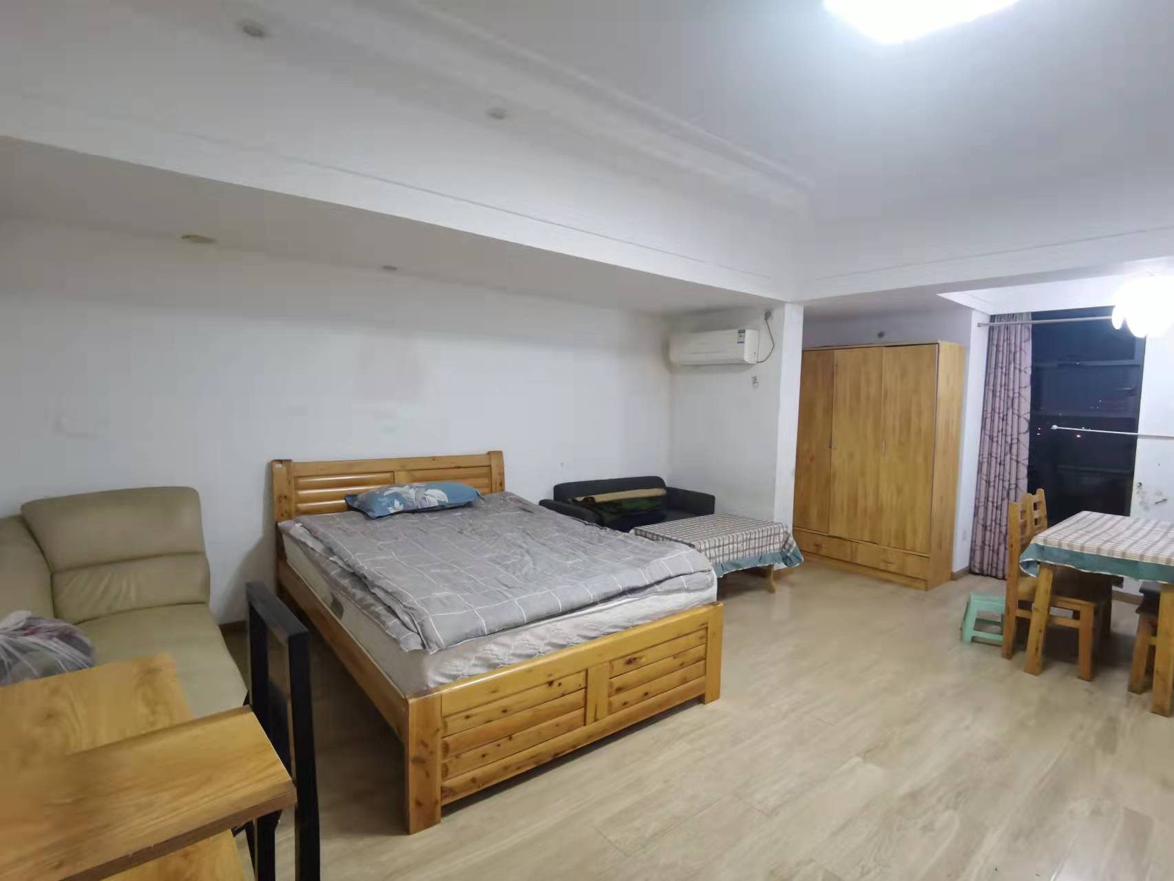 南湖国际4期  1室1厅1卫   1600.00元/月 南湖国际4期  1室1厅1卫   1600.00元/月室内图