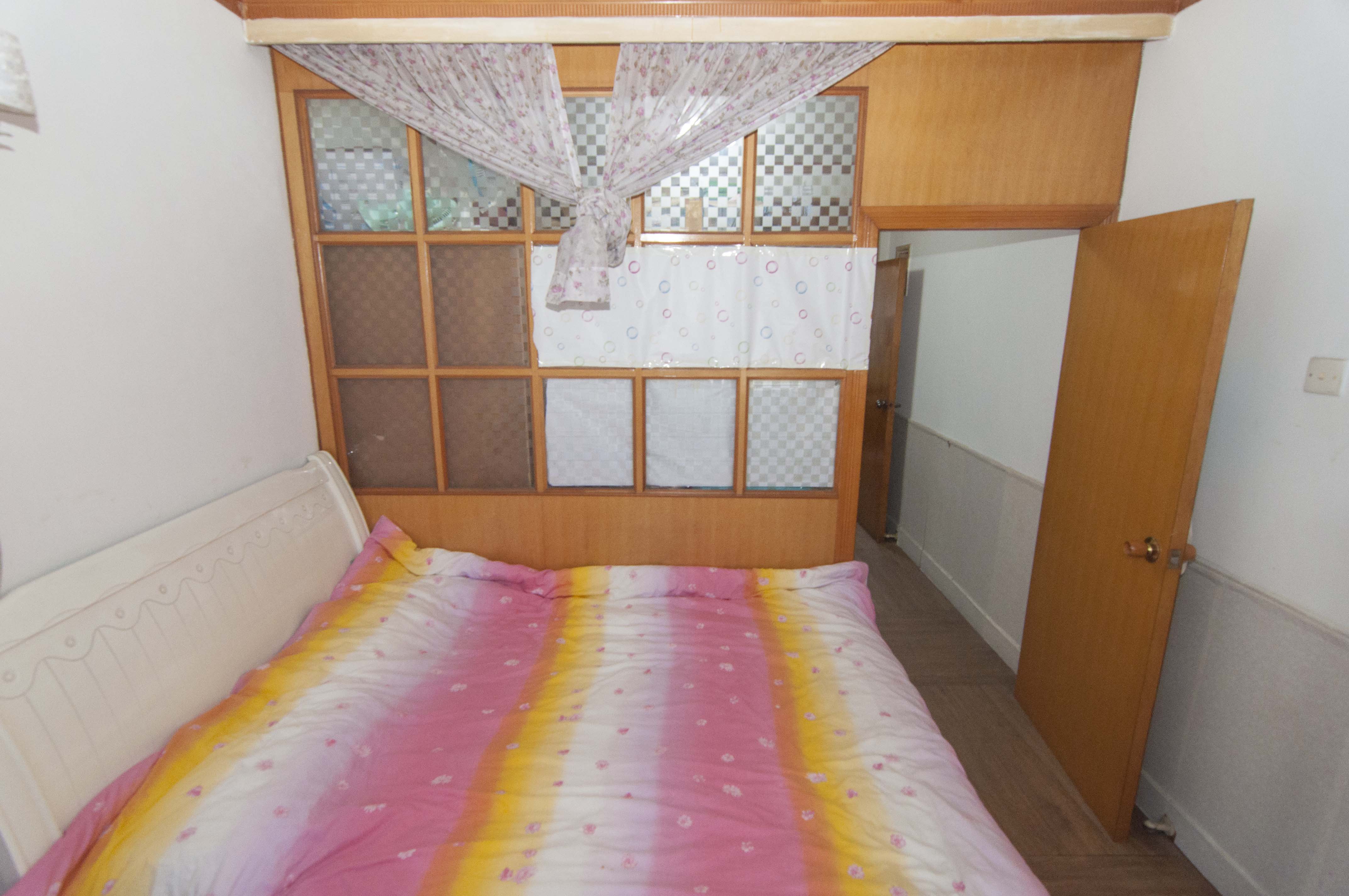 向东南社区  2室1厅1卫   38.80万卧室