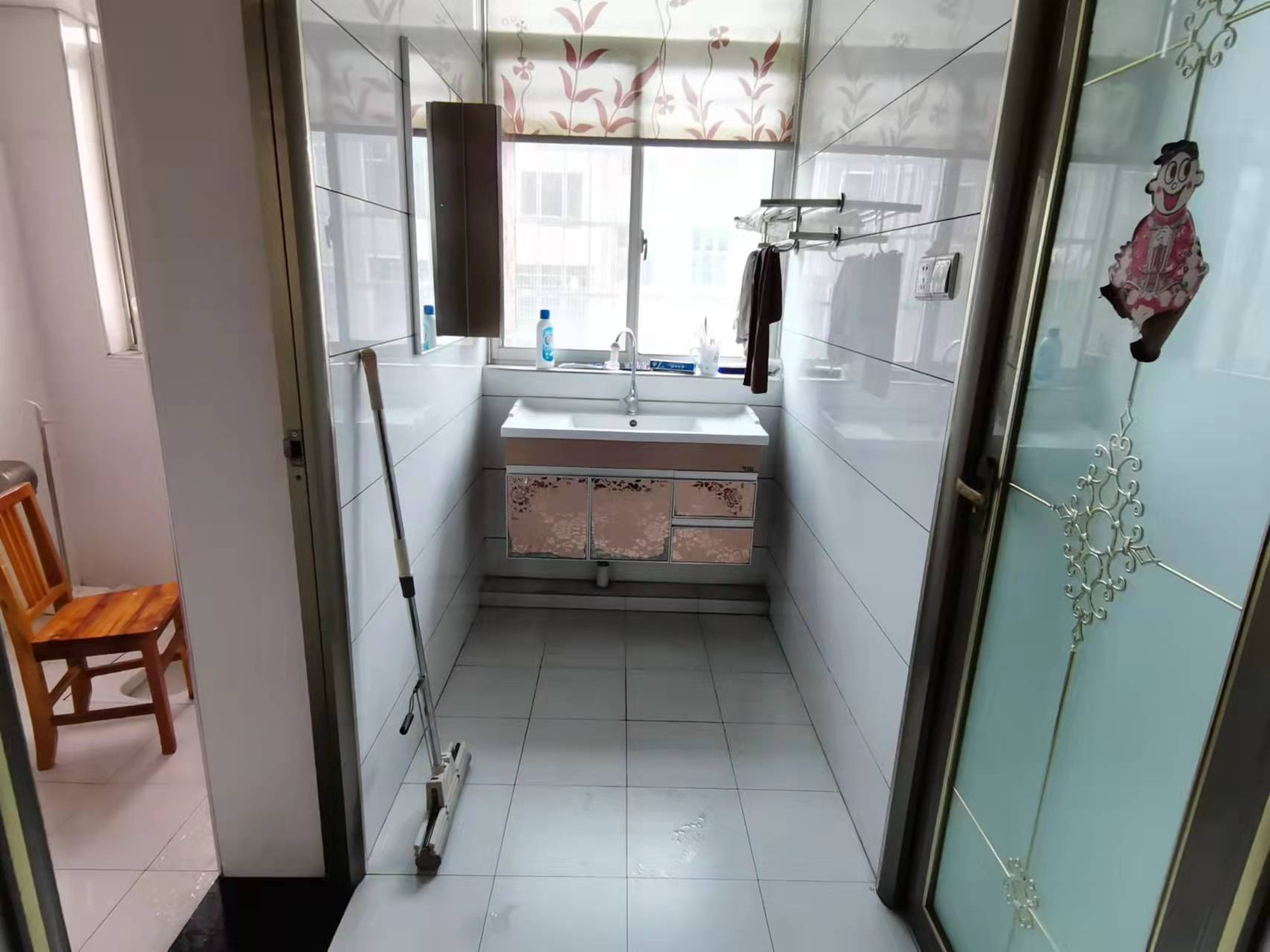 华联小区  3室2厅2卫    1600.0元/月 华联小区  3室2厅2卫    1600.0元/月室内图