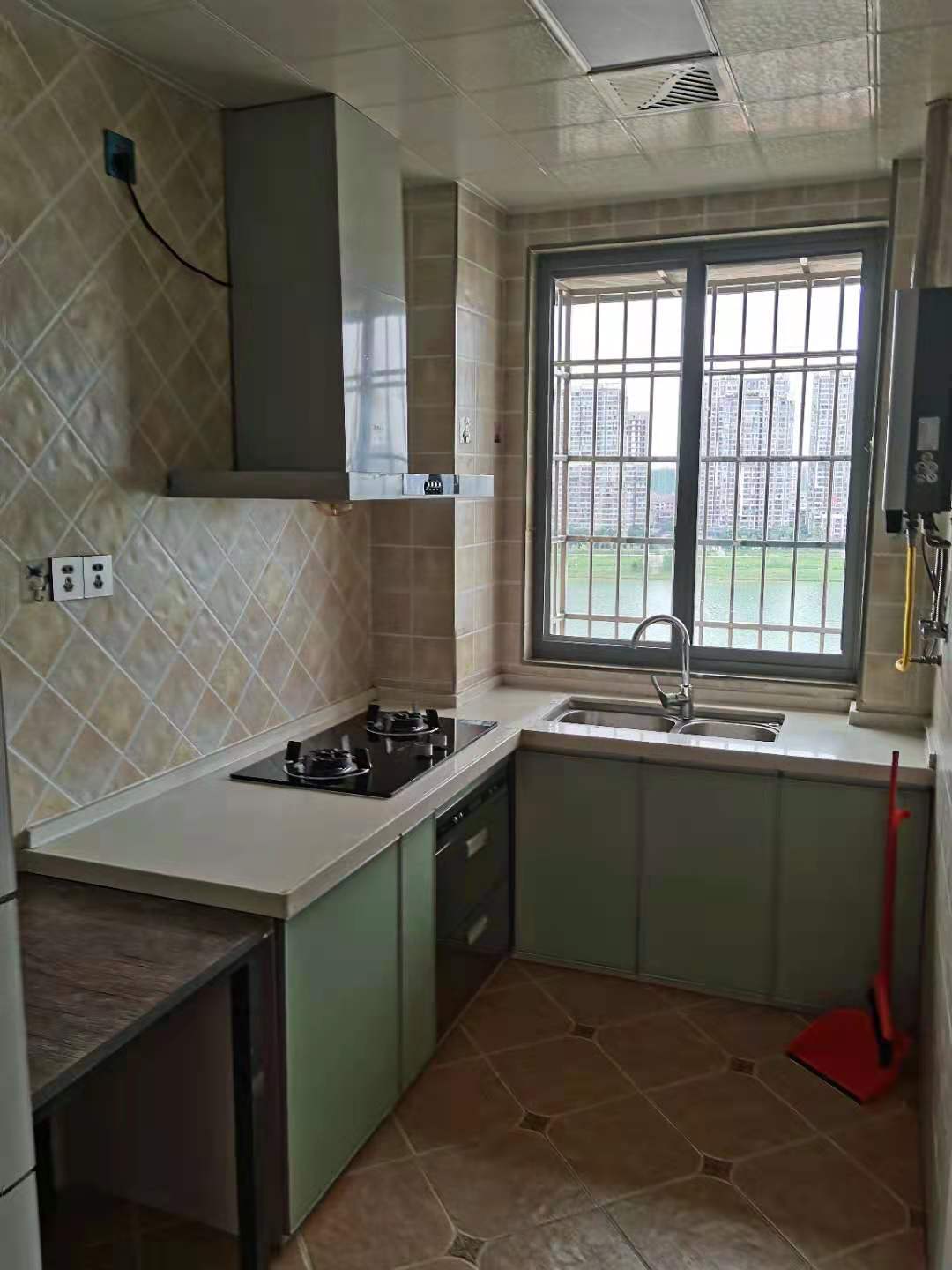 景湖春天 2室2厅1卫 1300.0元/月 景湖春天 2室2厅1卫 1300.0元/月室内图