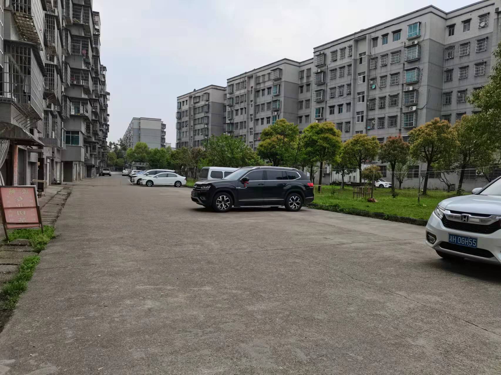 华联小区  3室2厅2卫    1600.0元/月 华联小区  3室2厅2卫    1600.0元/月小区图