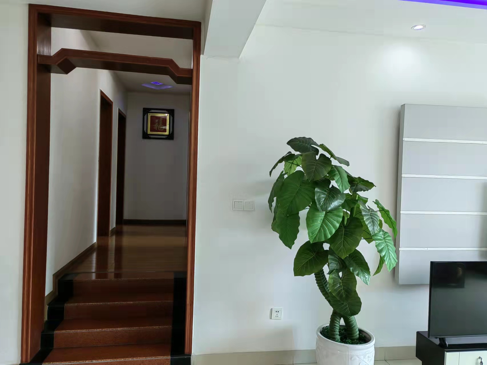 华联小区 4室2厅2卫 66.8万 华联小区 4室2厅2卫 66.8万客厅