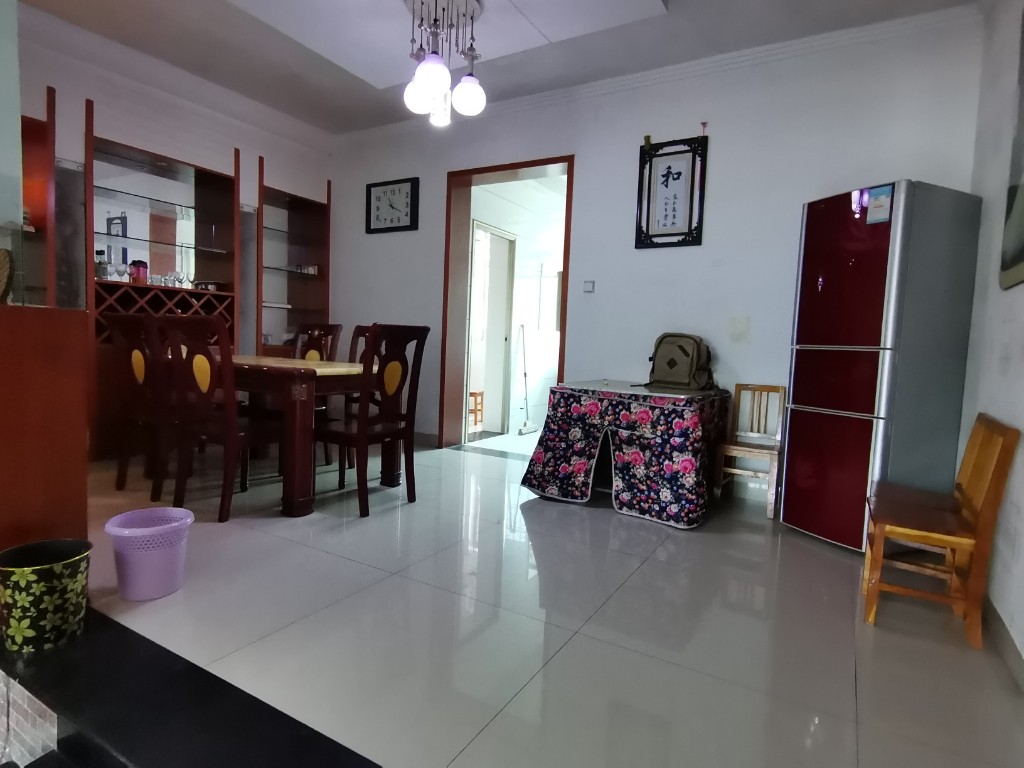 华联小区  3室2厅2卫    1600.0元/月 华联小区  3室2厅2卫    1600.0元/月室内图